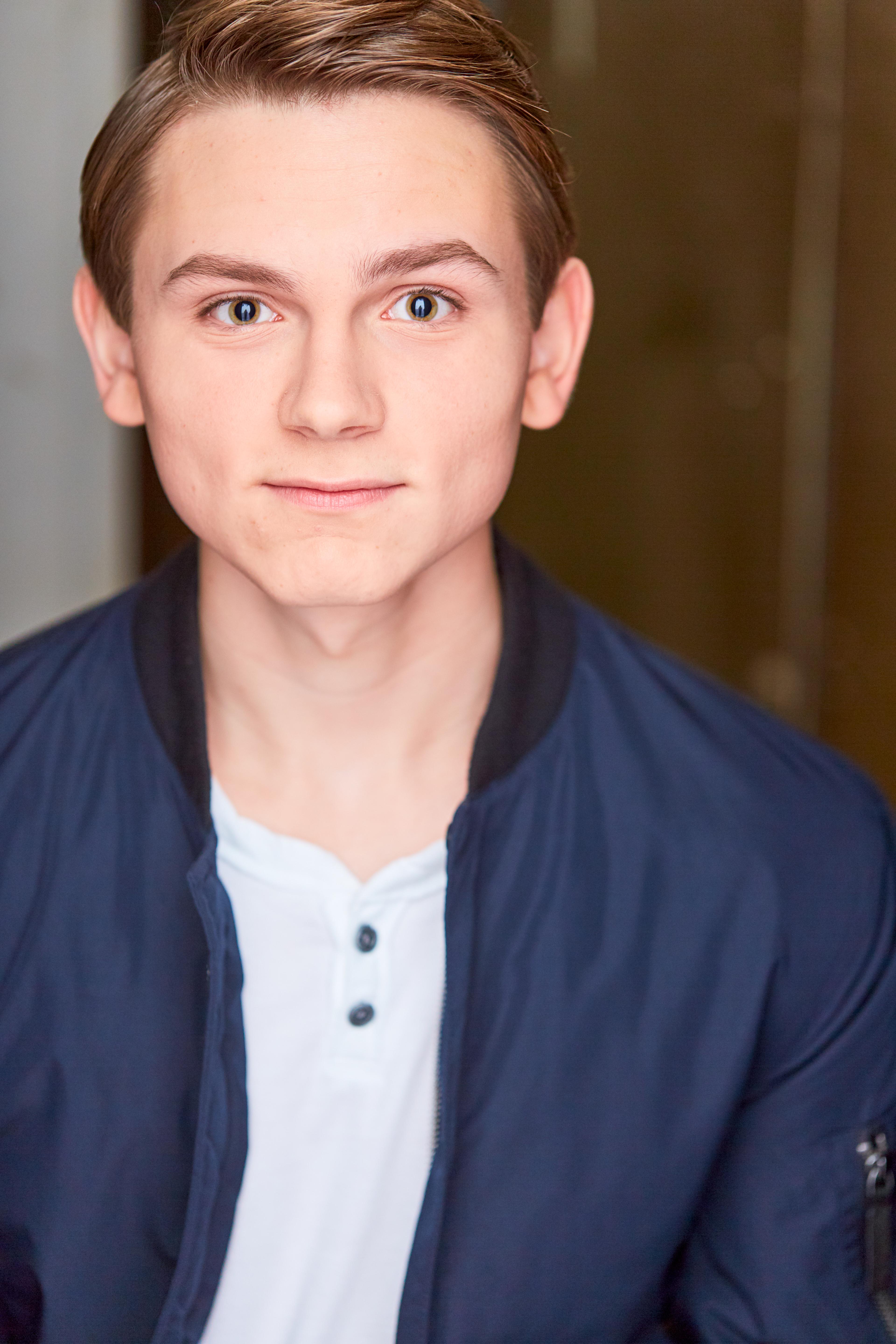 actor Robert Drewke large photo