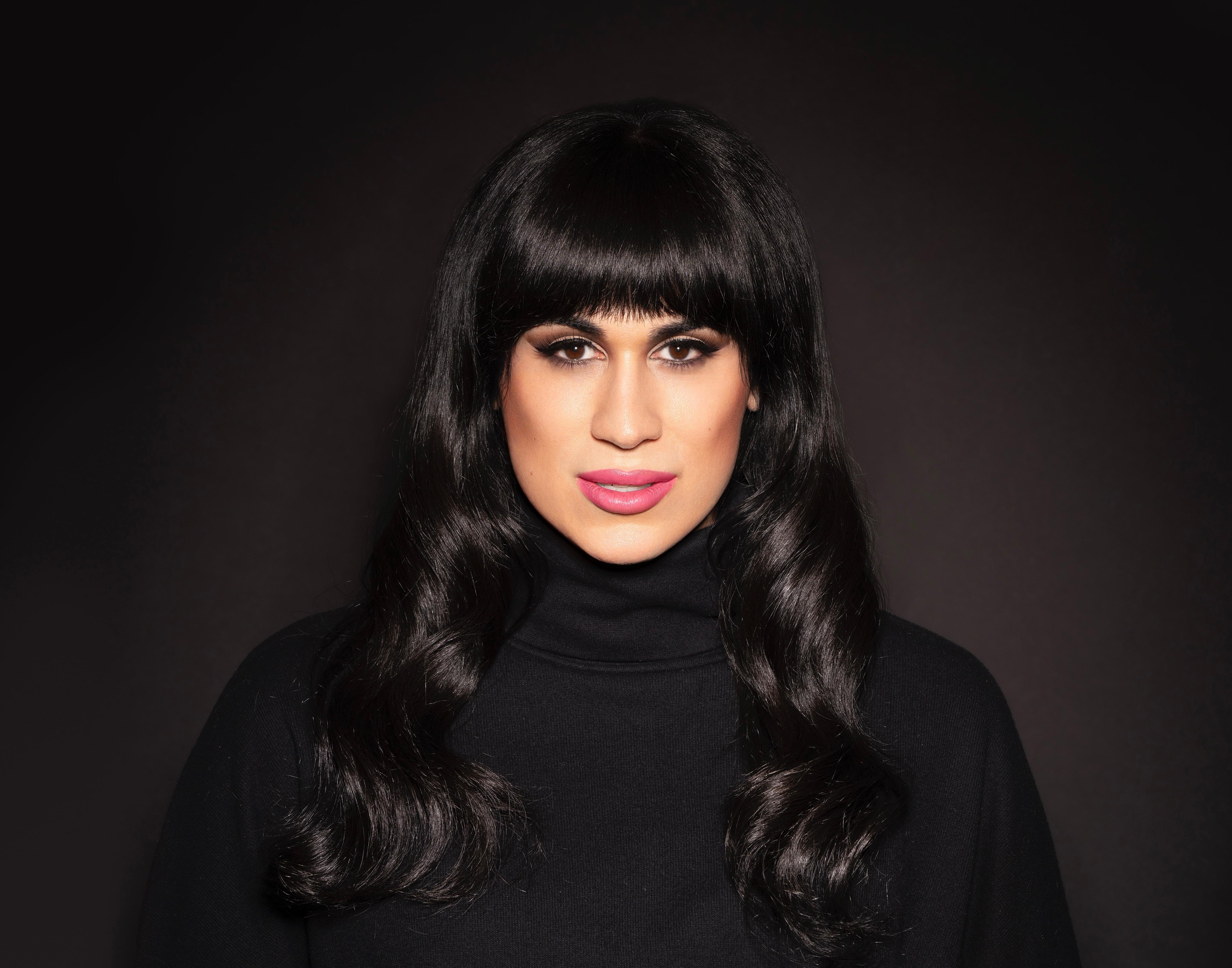 actor Roz Hernandez large photo