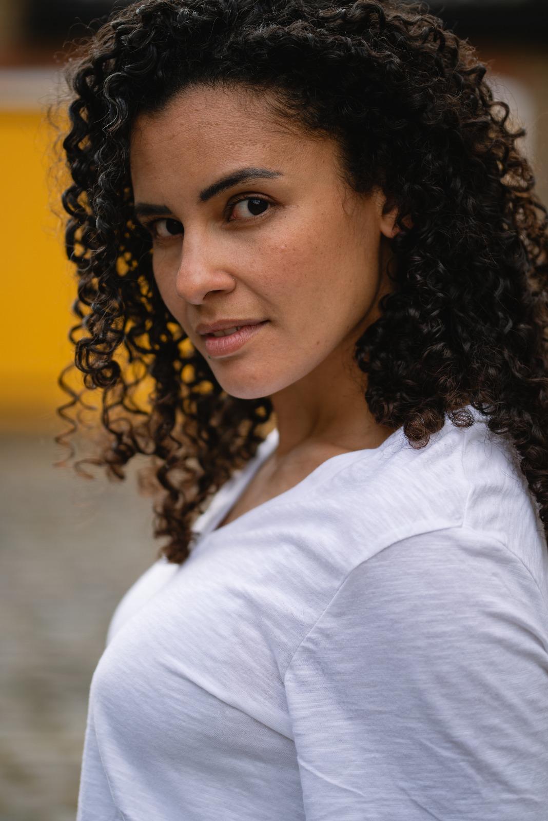 actor Ellen Costa large photo