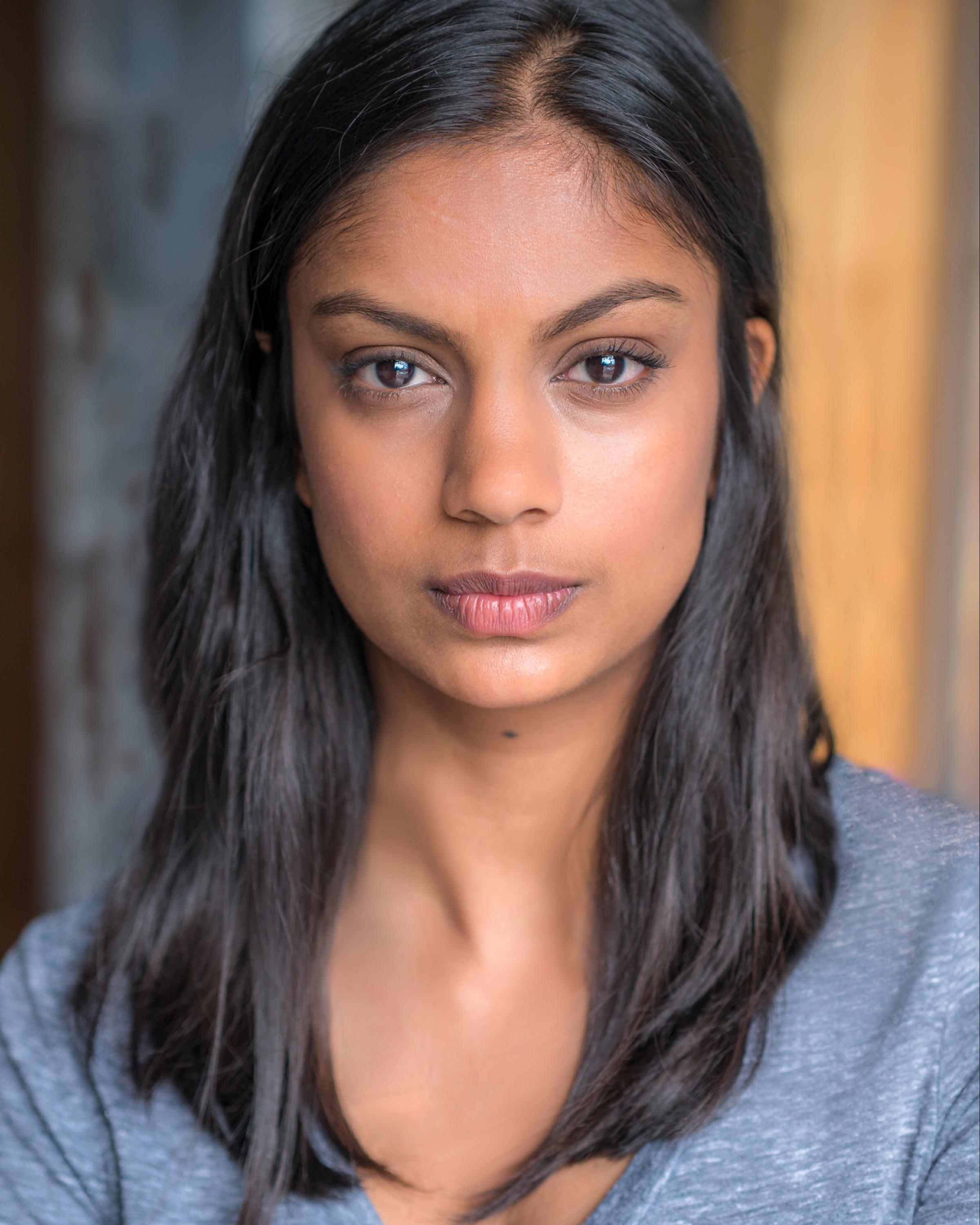 actor Esha More large photo