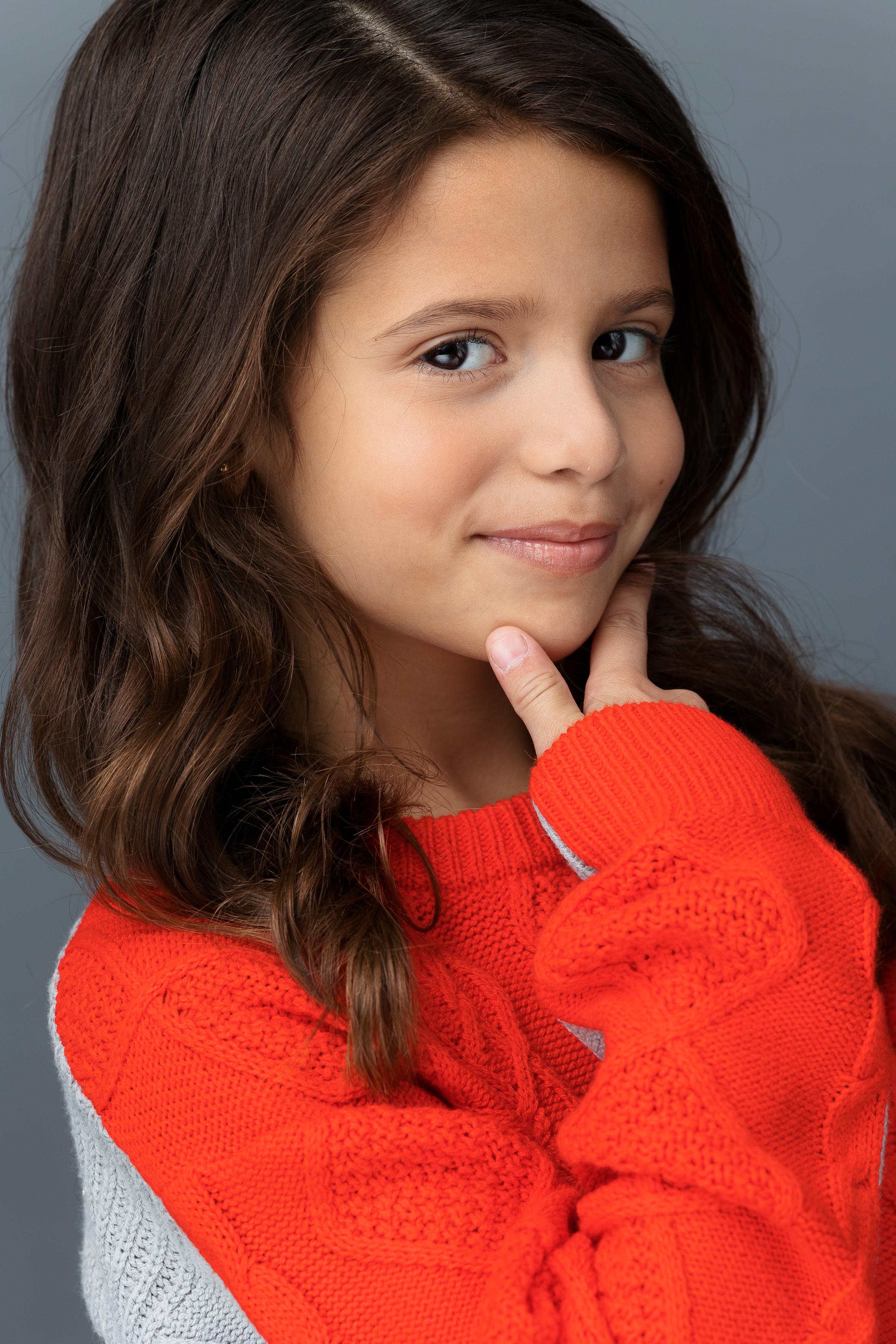 actor Hannah Zamora large photo