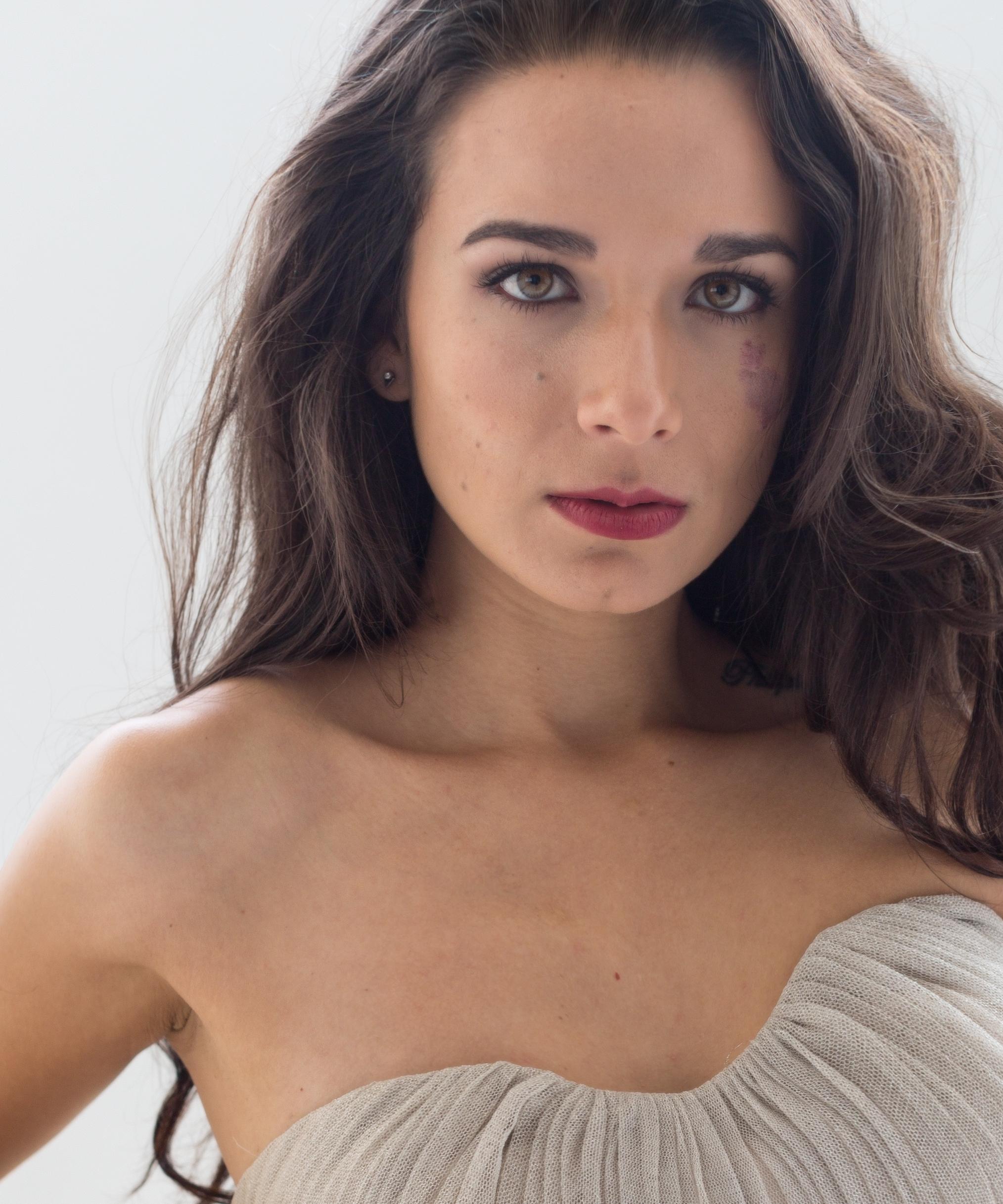 actor Tania Brenes-Grimm large photo