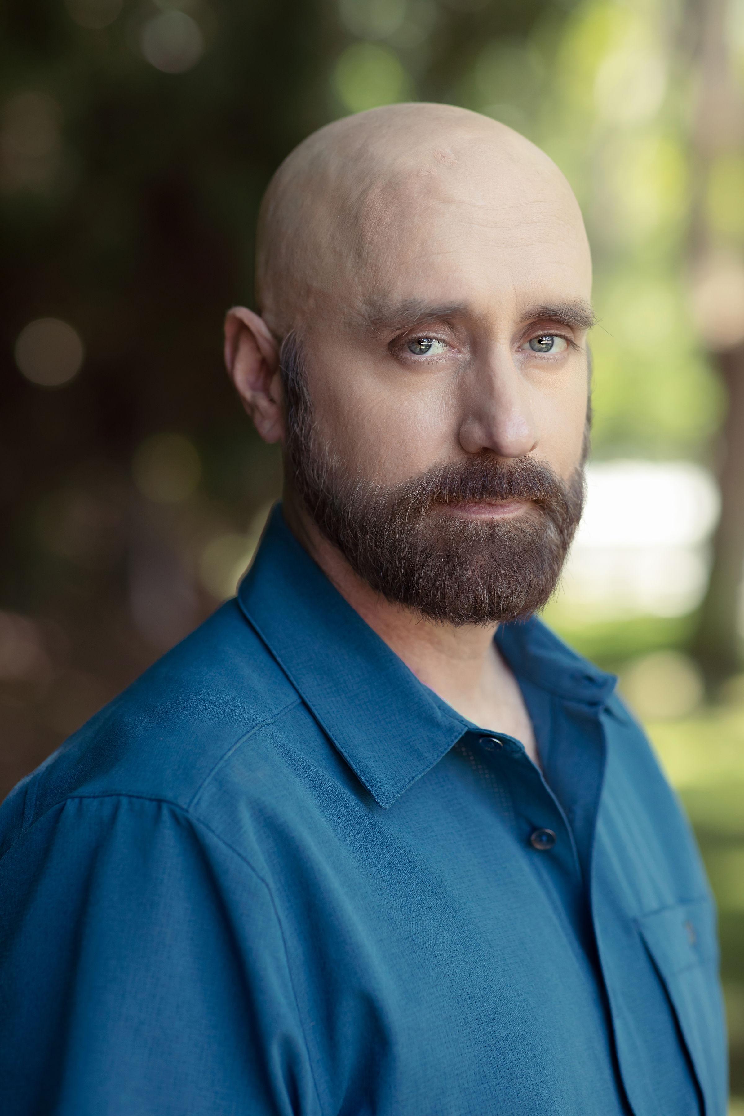 actor Tomlyn Nicholson large photo