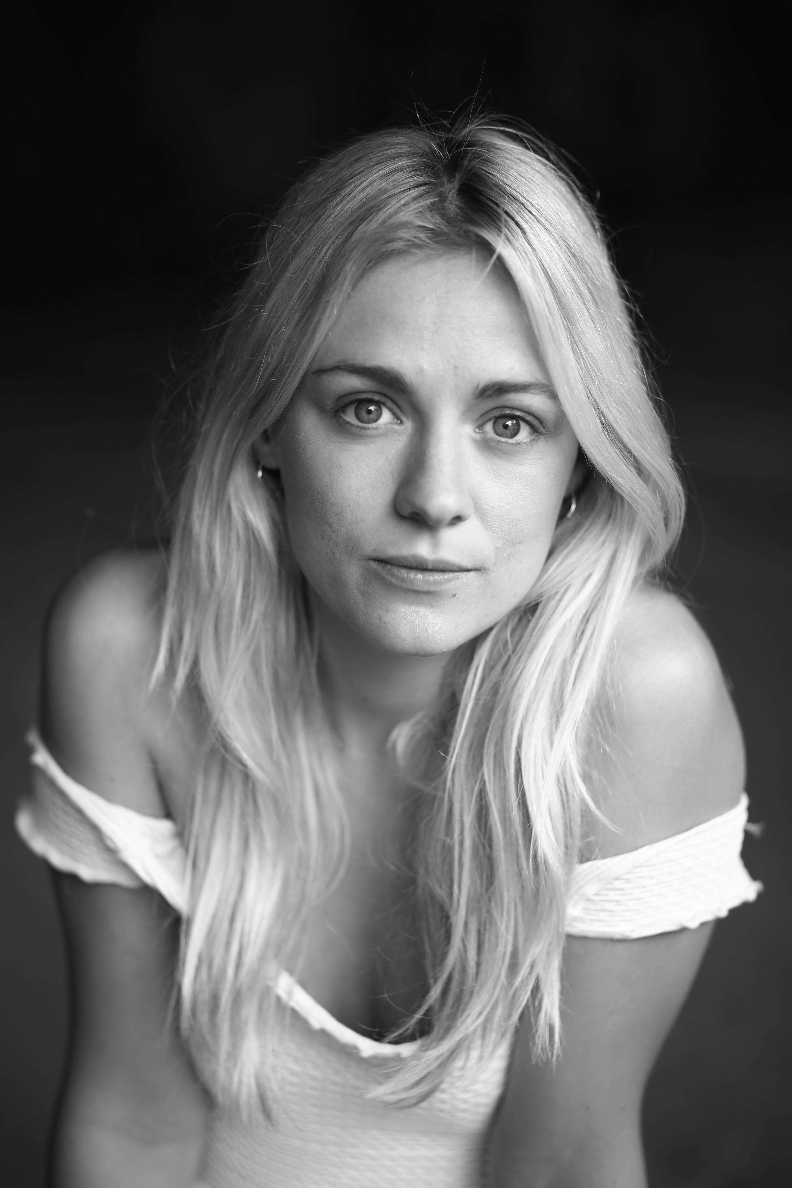 actor Skye Lourie large photo