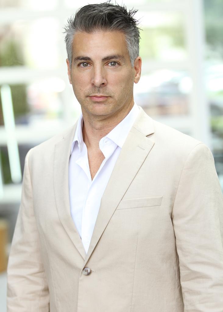 actor Dean Kostlich large photo