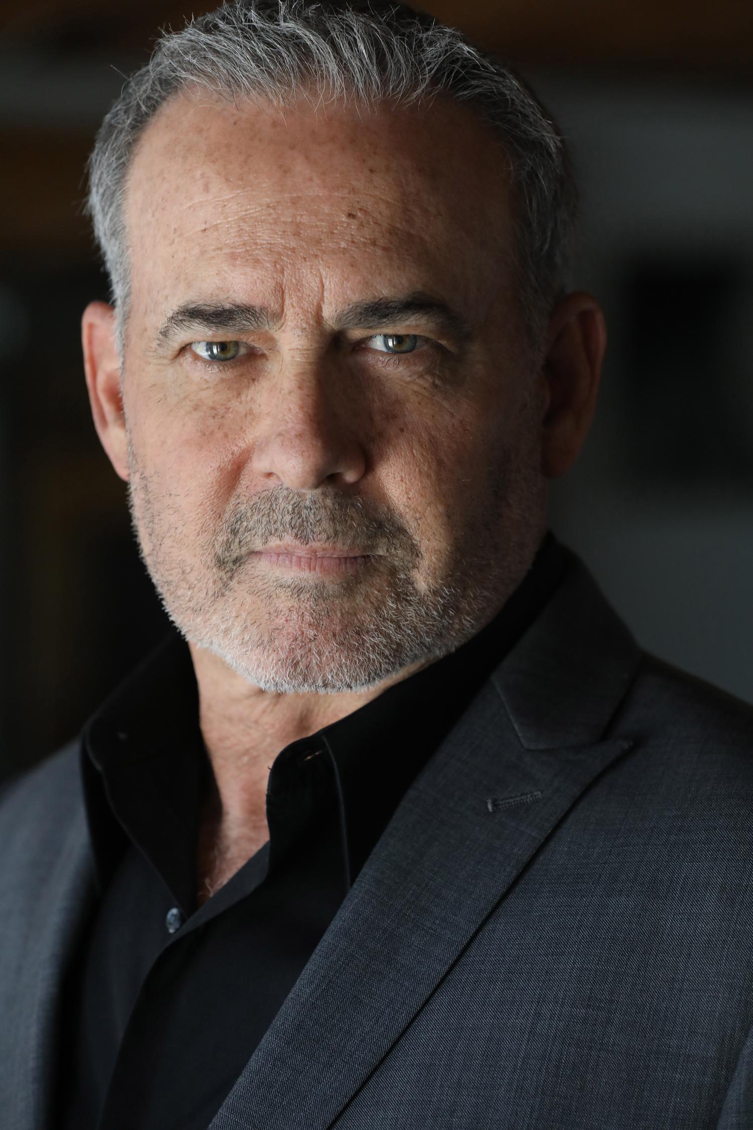 actor Paul Savage large photo