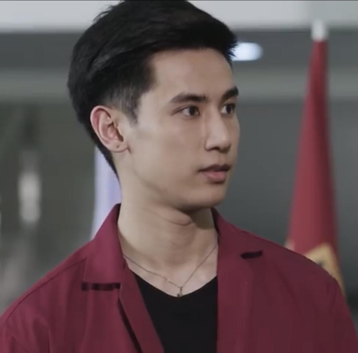 actor Korn Khunatipapisiri large photo