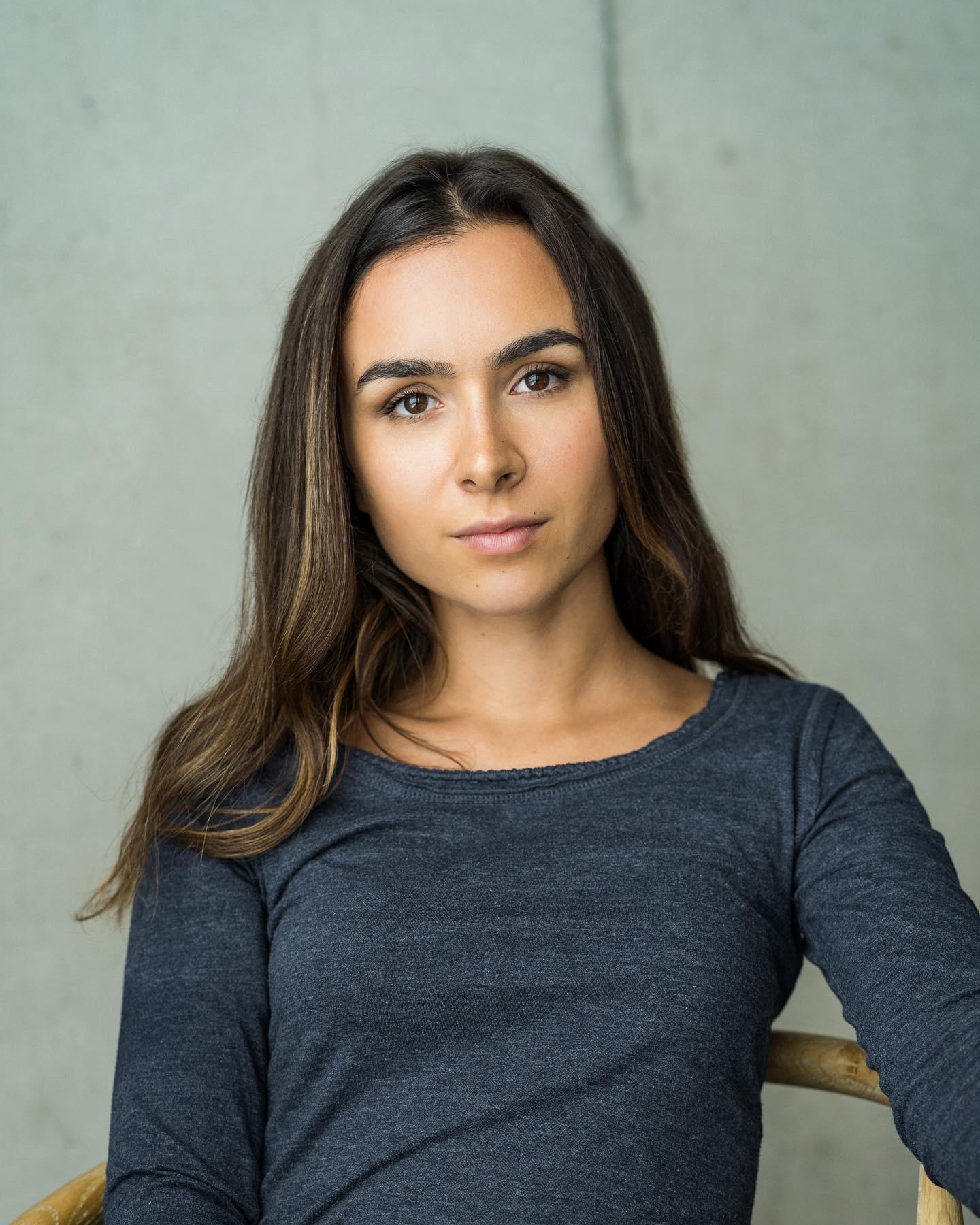 actor Gabriela Gibbs large photo