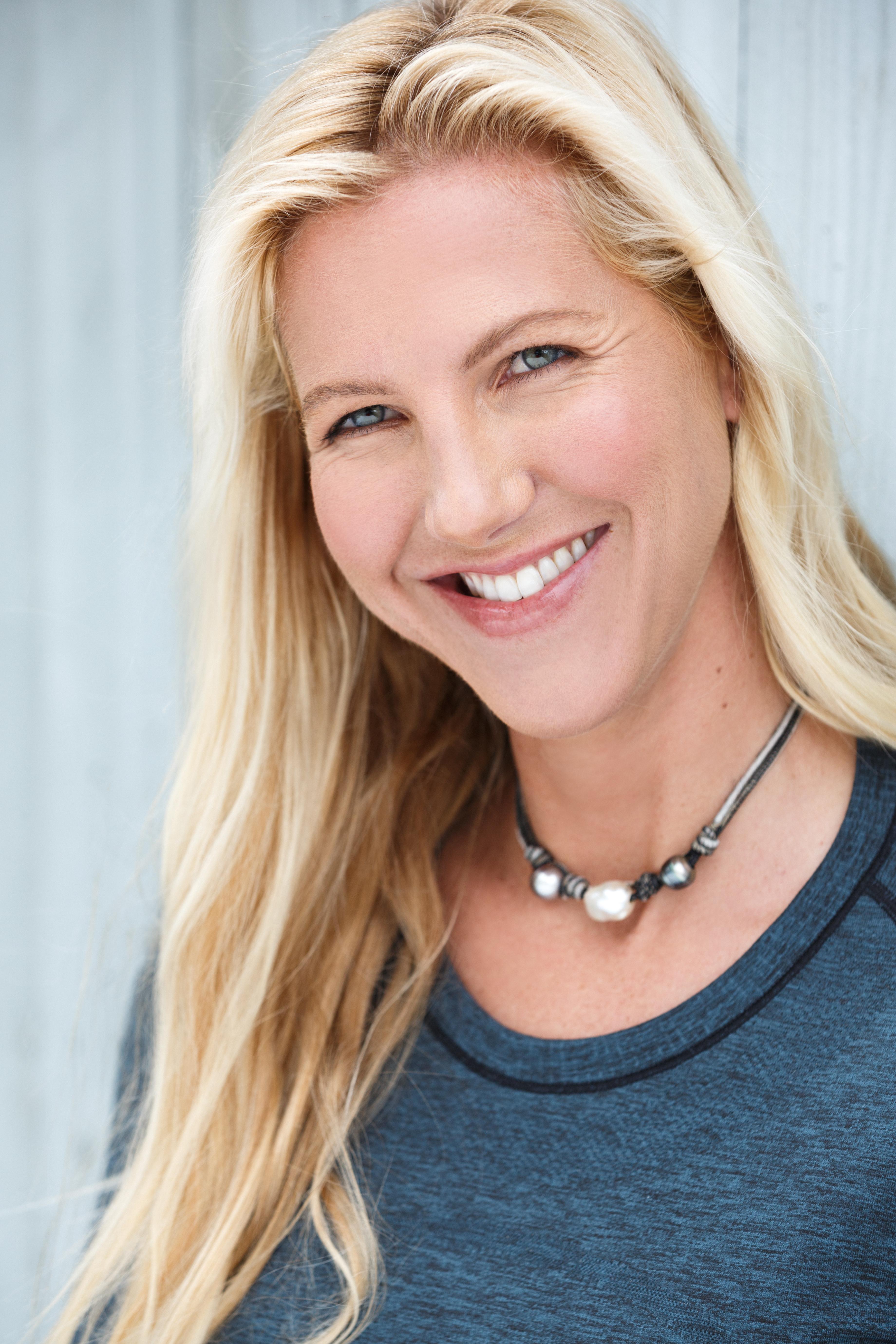 actor Liz Parkinson large photo