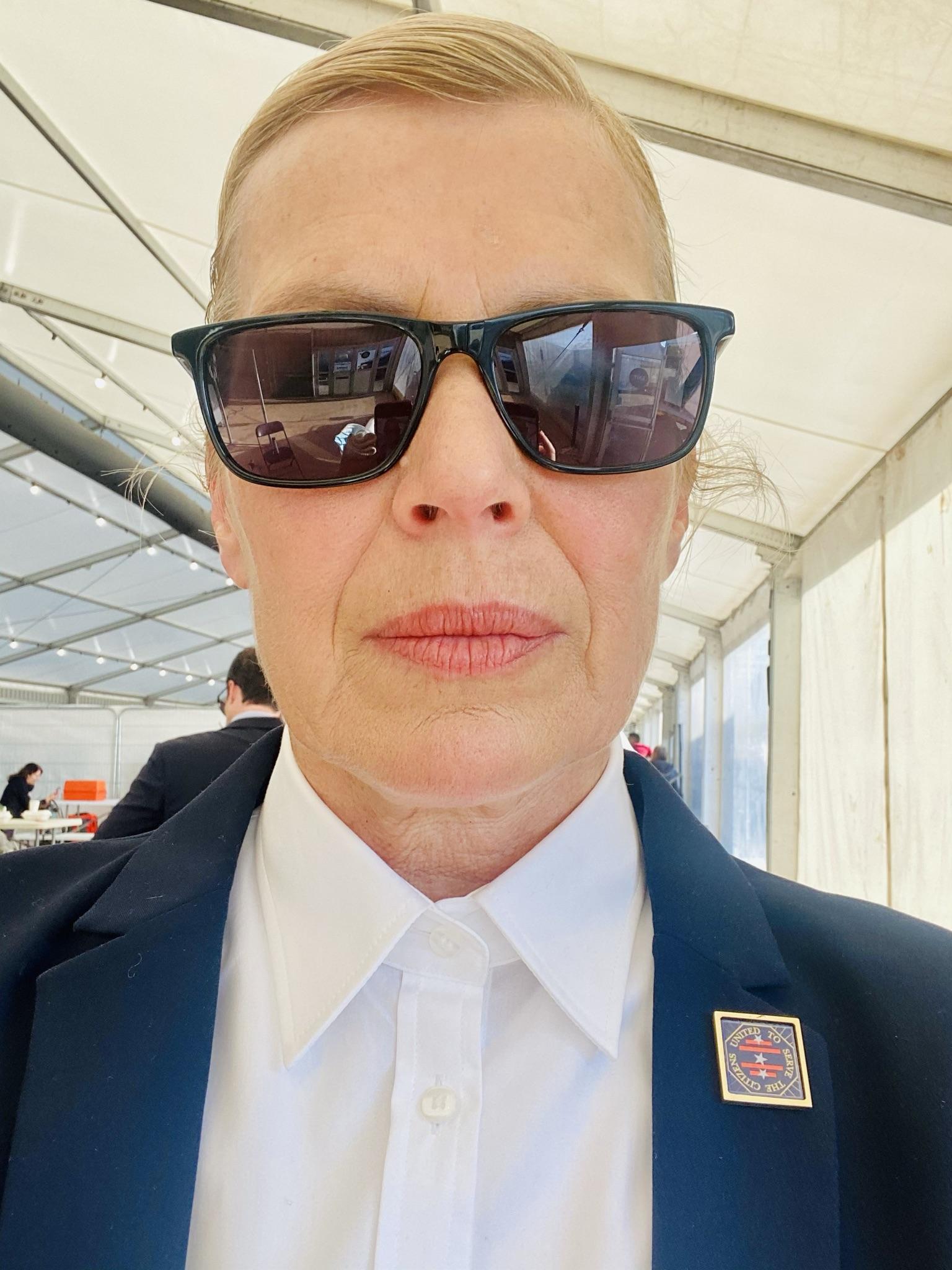 actor Holly Barnard large photo