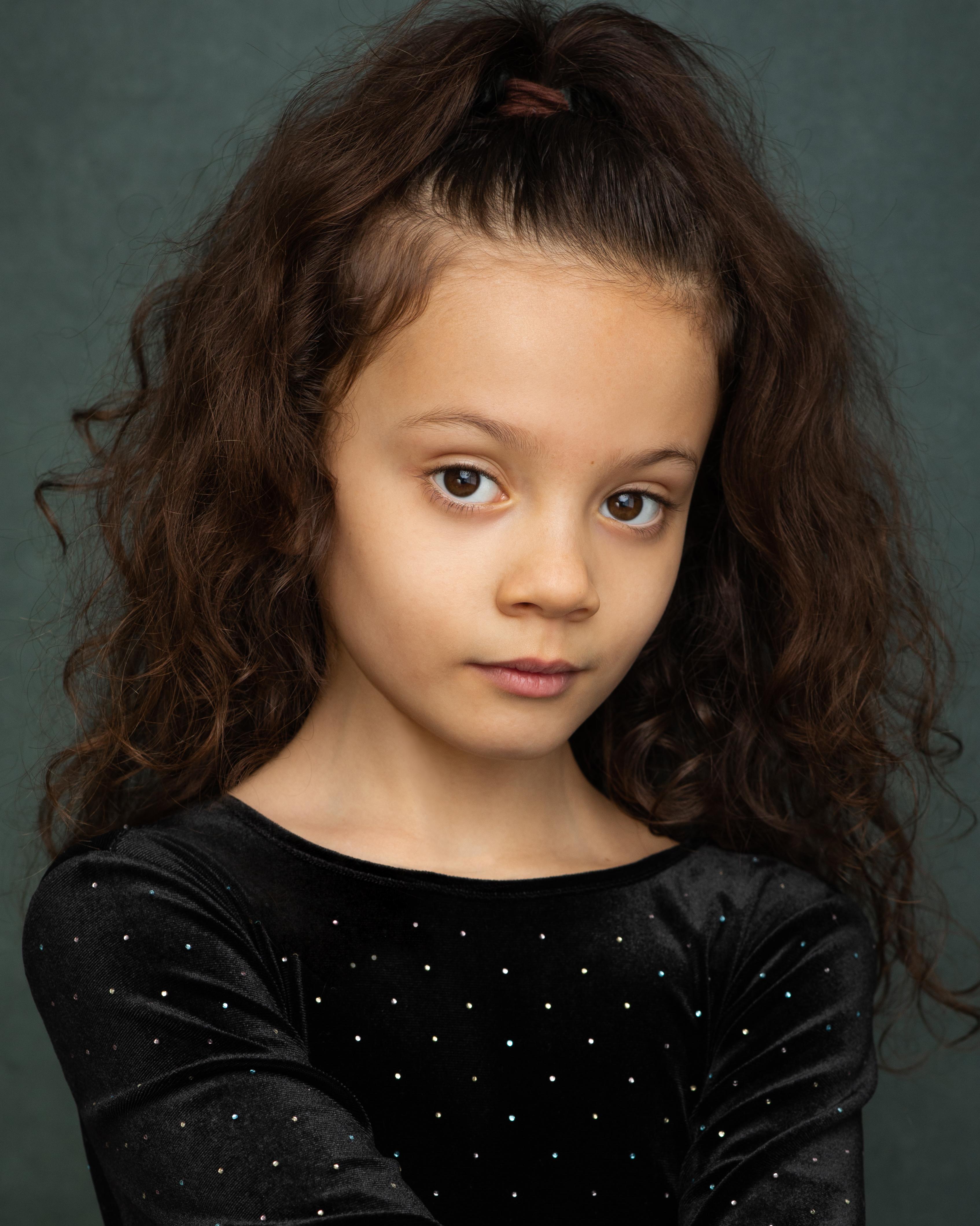 actor Lucia Aliu large photo