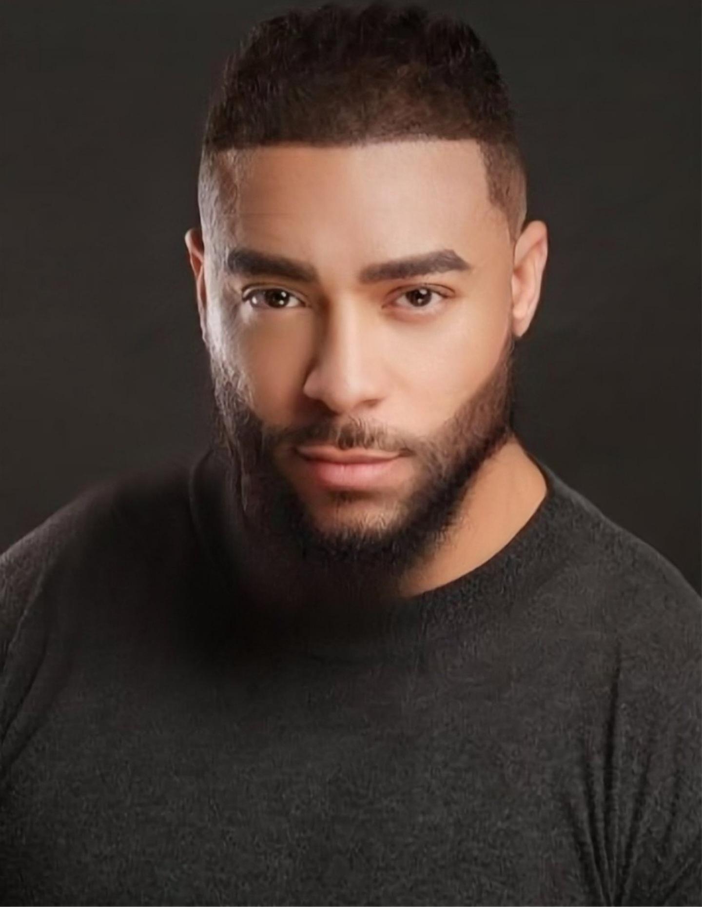 actor Robert Dobson large photo