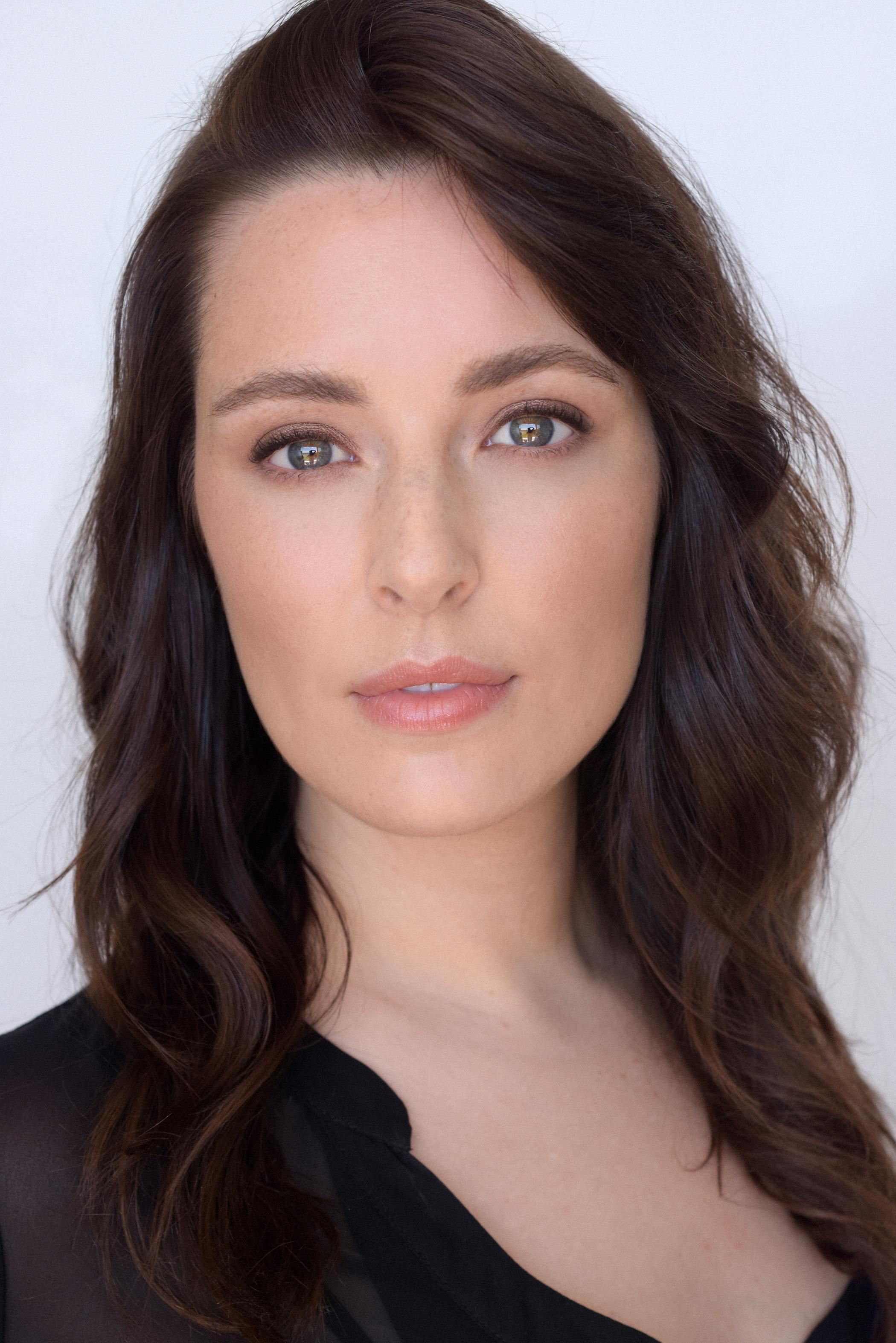 actor Danielle Butlin large photo