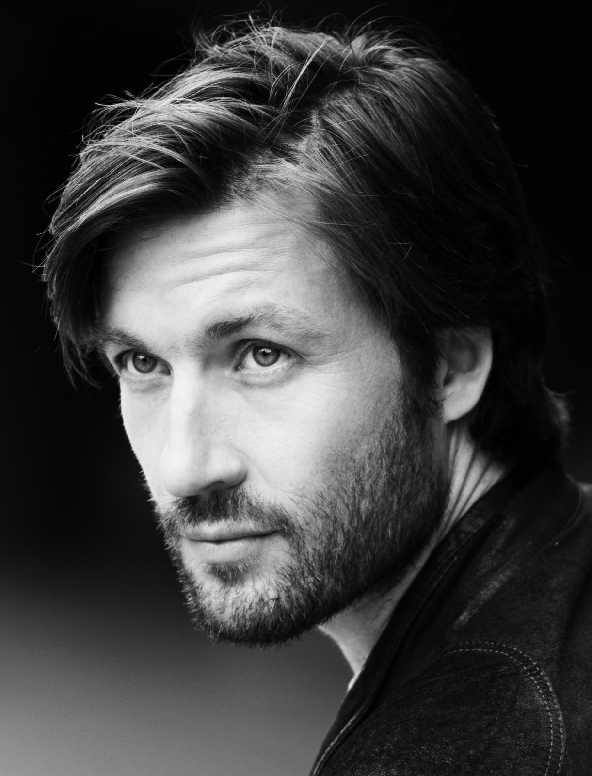 actor Liam McMahon large photo