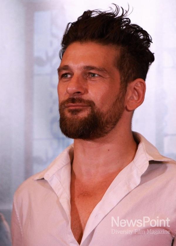 actor Mike Yantzi large photo