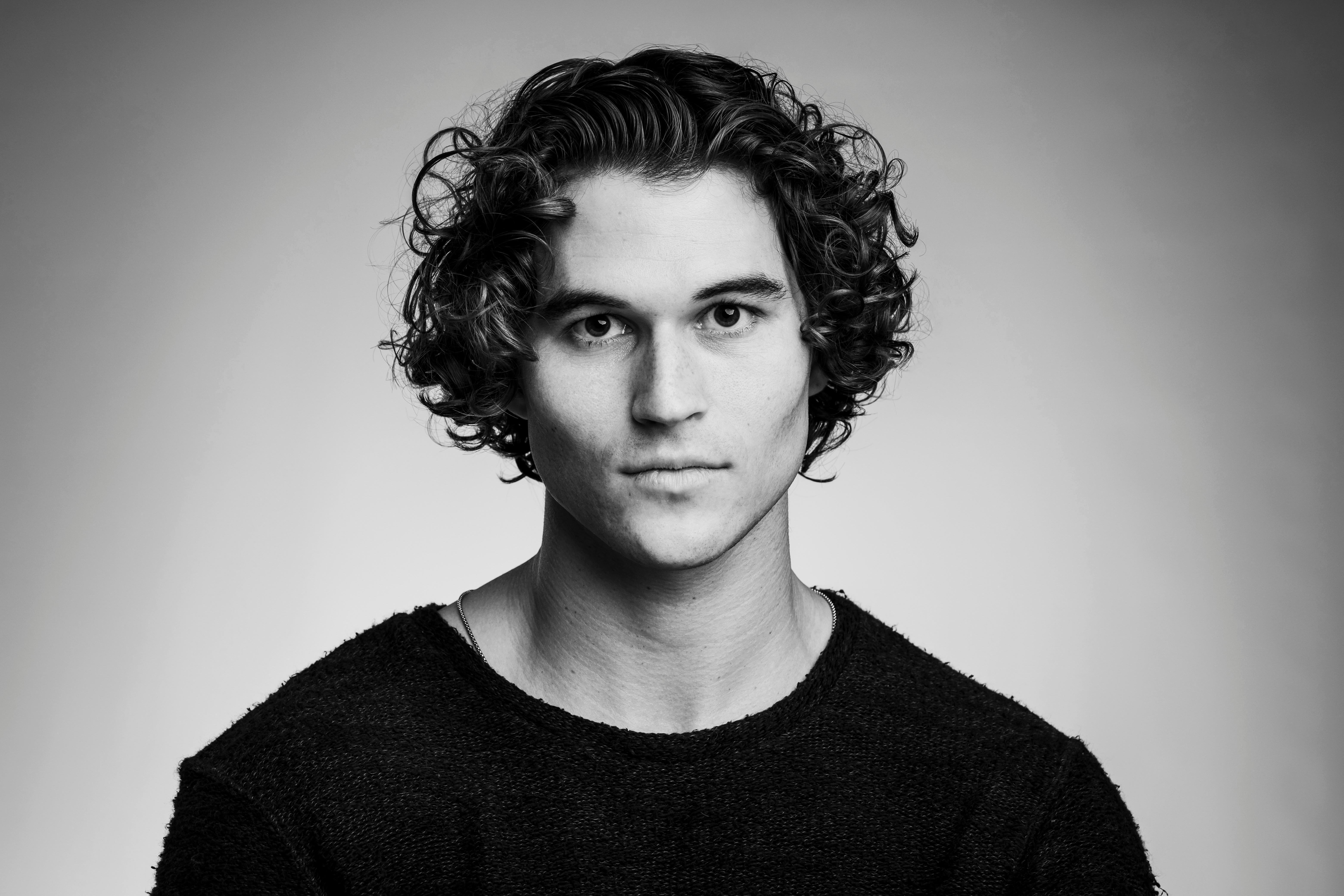 actor Travis Long large photo