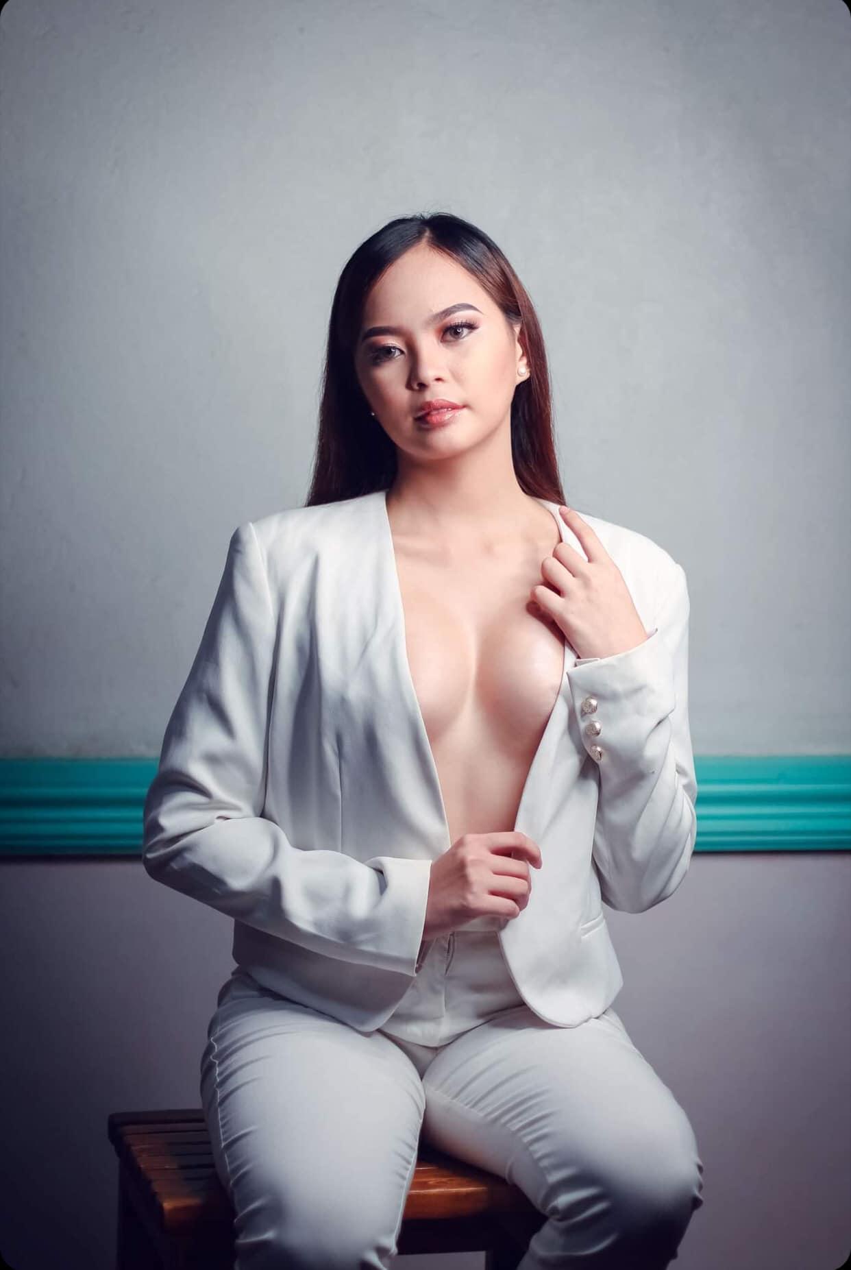 actor Stephanie Raz large photo