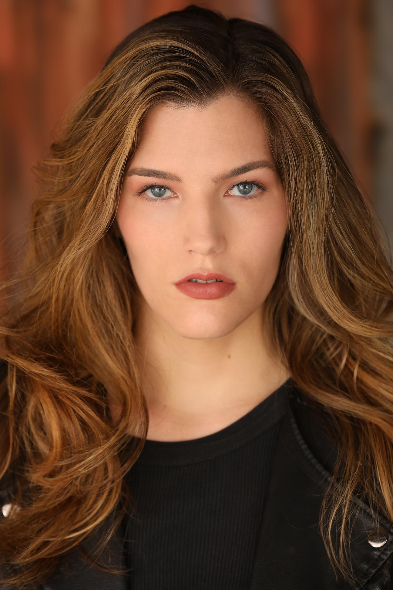 actor Hope Holmes large photo