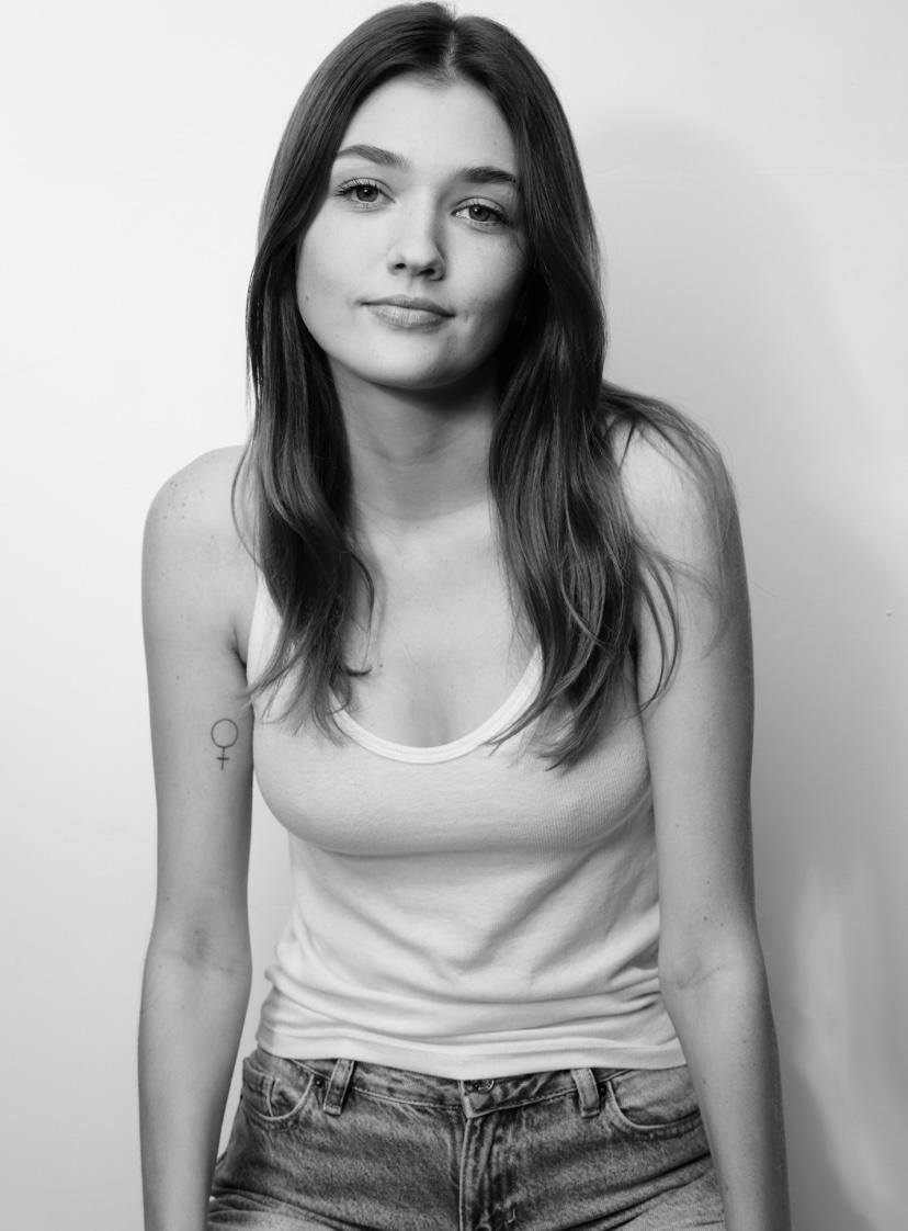 actor Erin Moore large photo