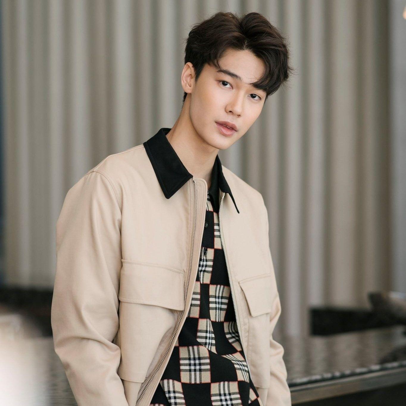 actor Jirawat Sutivanisak large photo