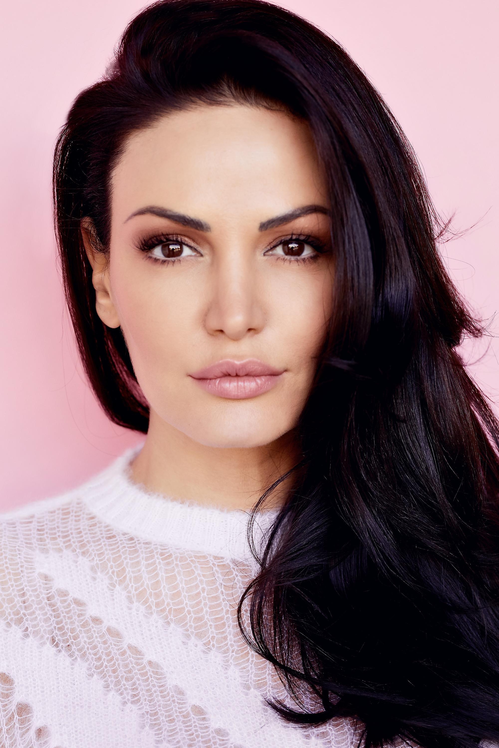 actor Bleona large photo