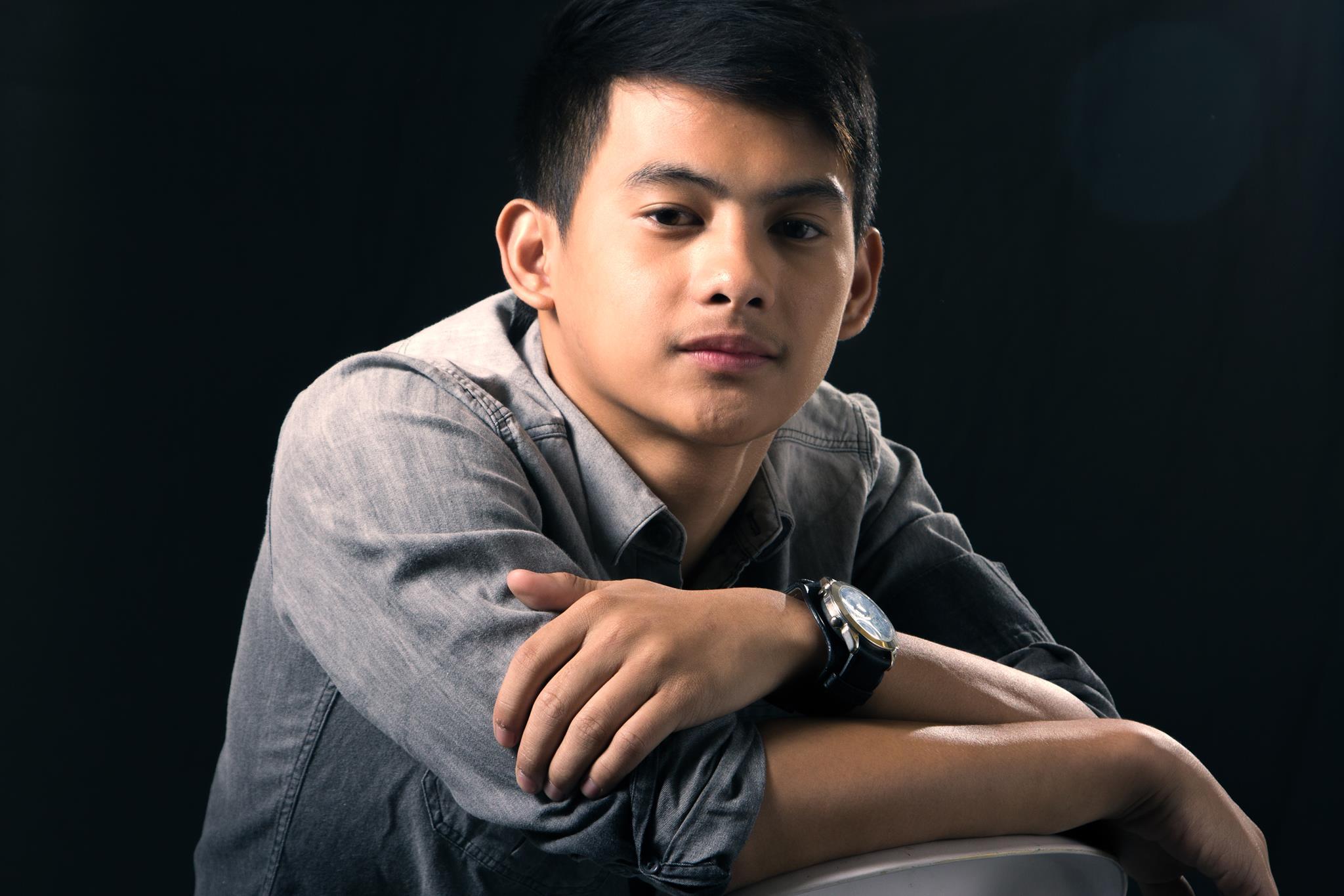 actor Vince Rillon large photo