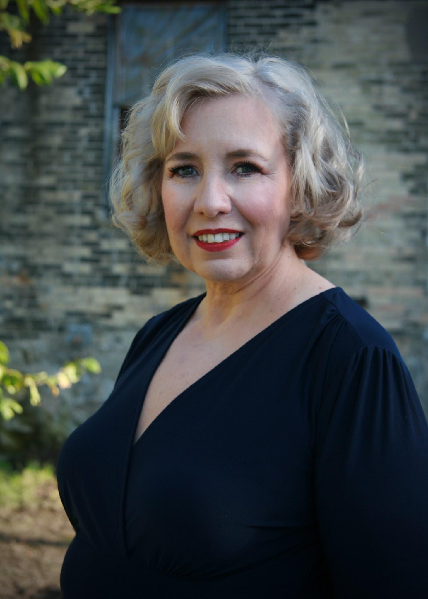 actor Deborah Oettinger large photo