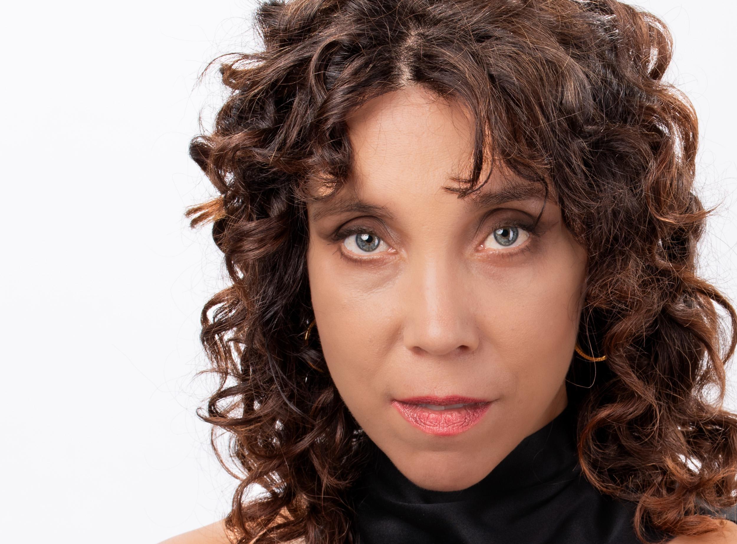 actor Irina Kastrinidis large photo