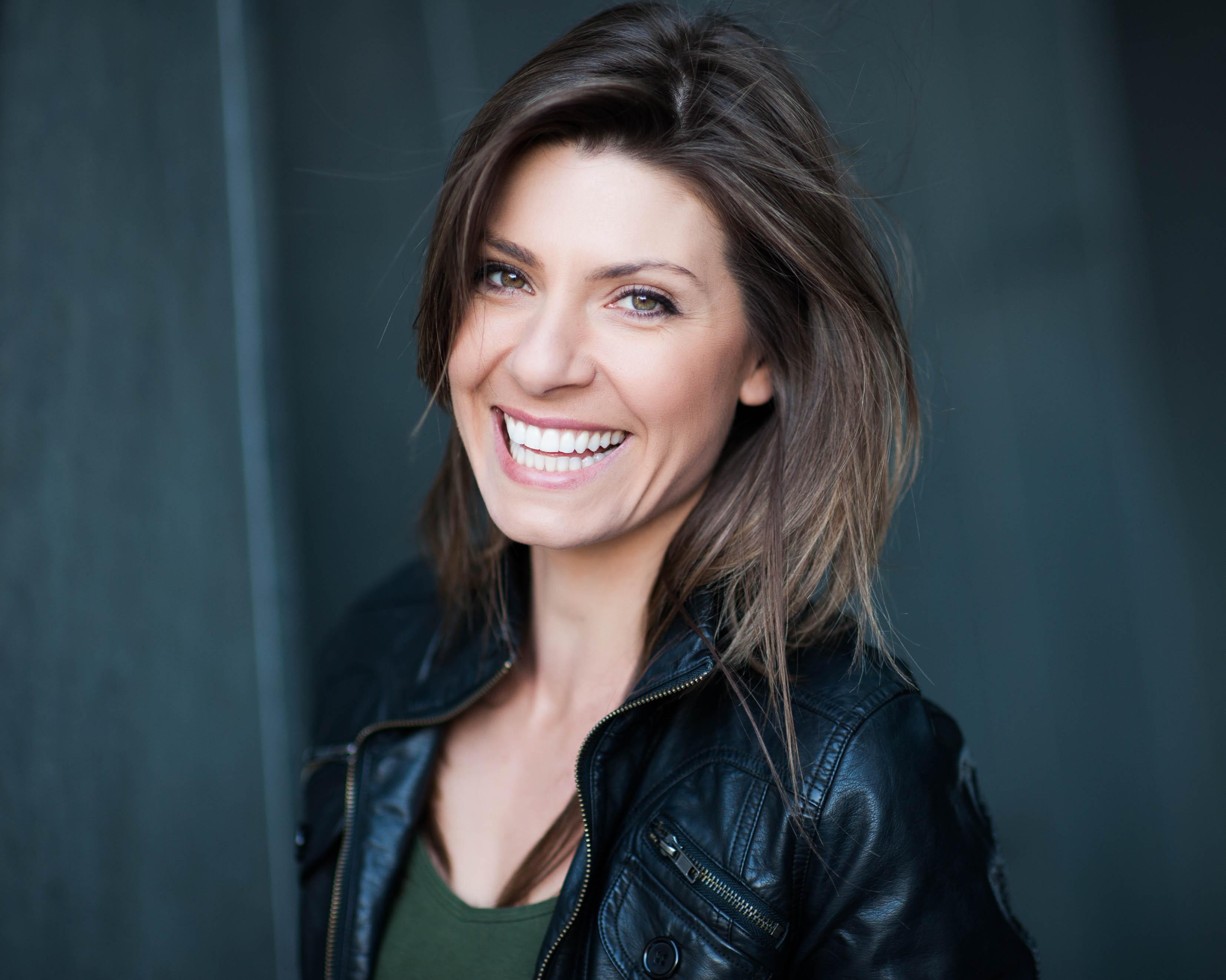 actor Sophia Davey large photo