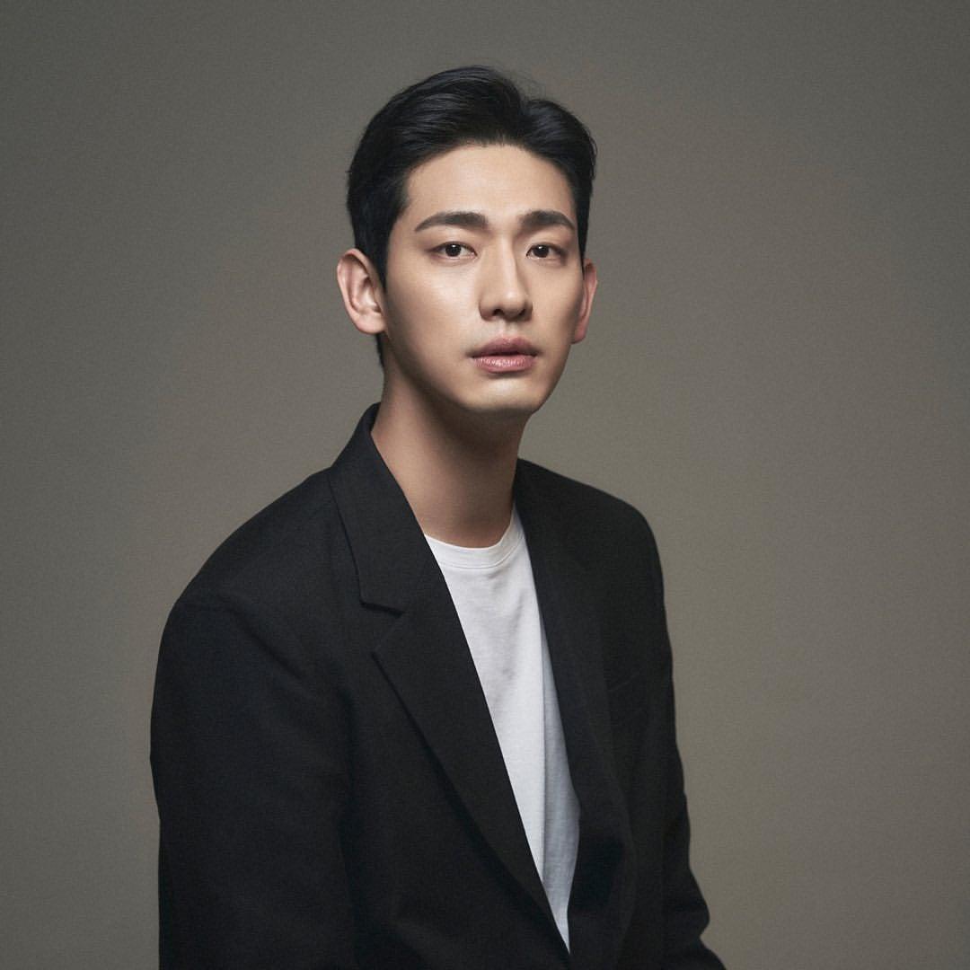 actor Yoon Park large photo
