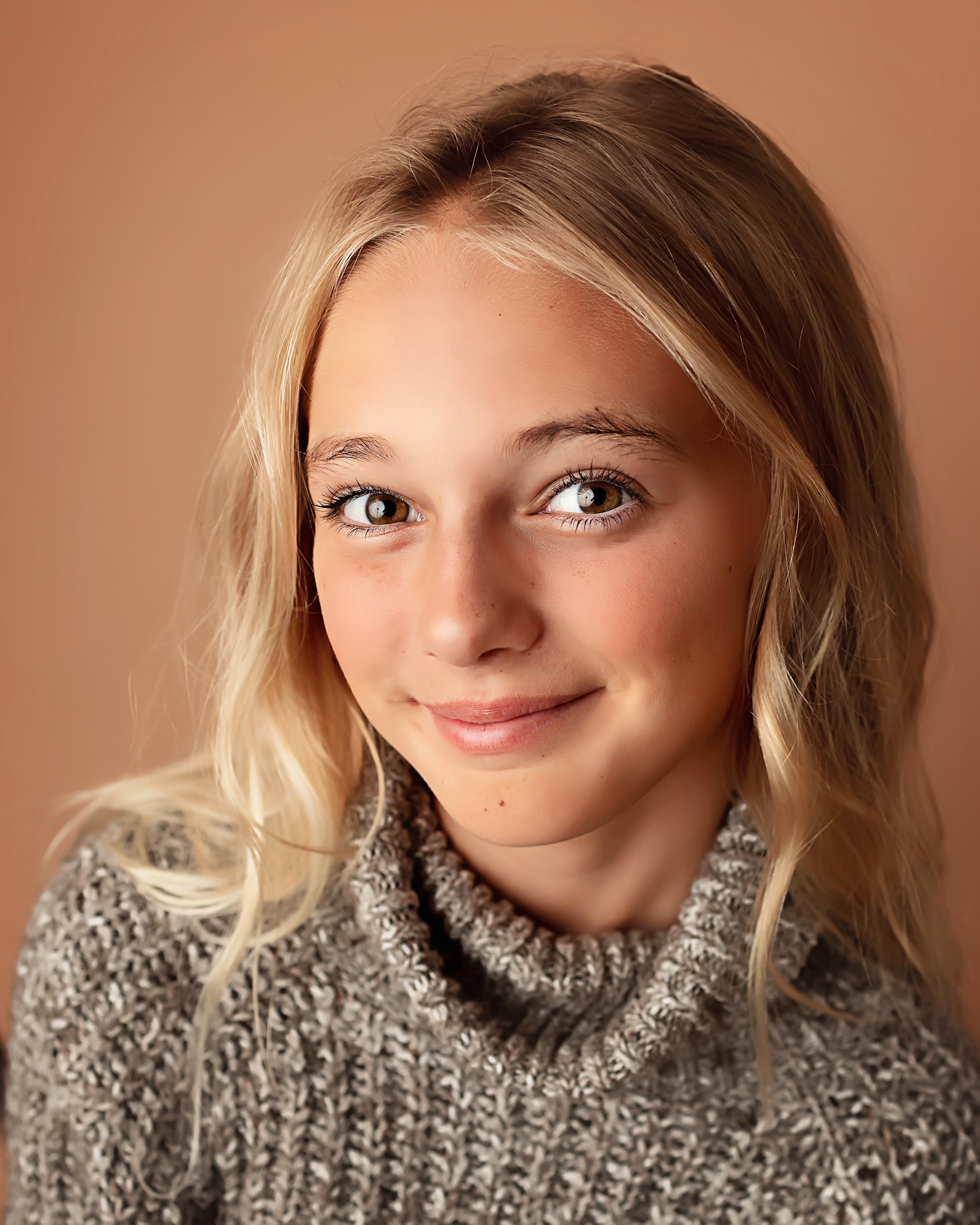 actor Lily Bird large photo