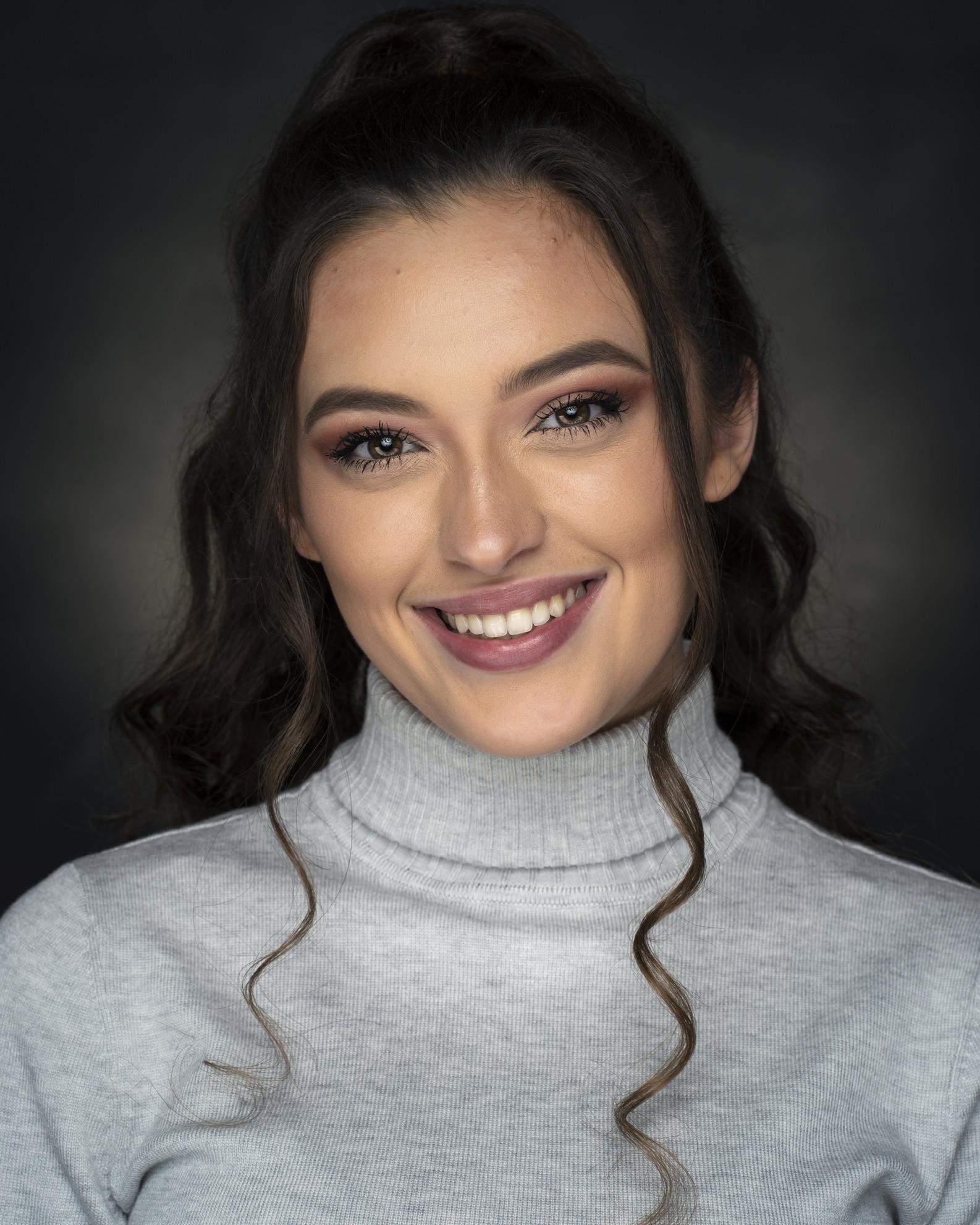 actor Dakota Raven Bruton large photo