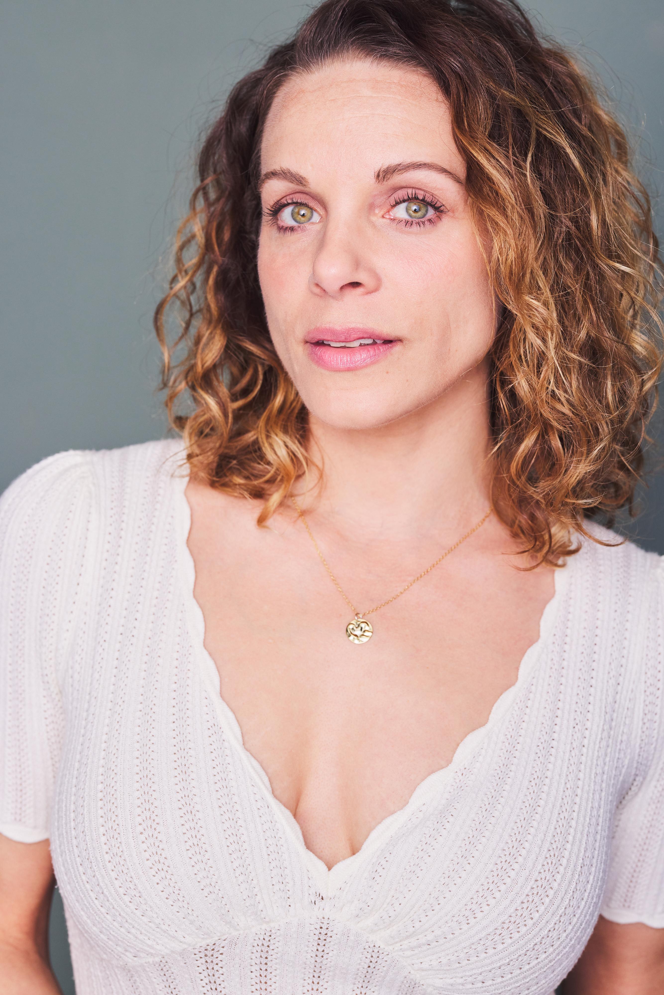 actor Alisha Ricardi large photo