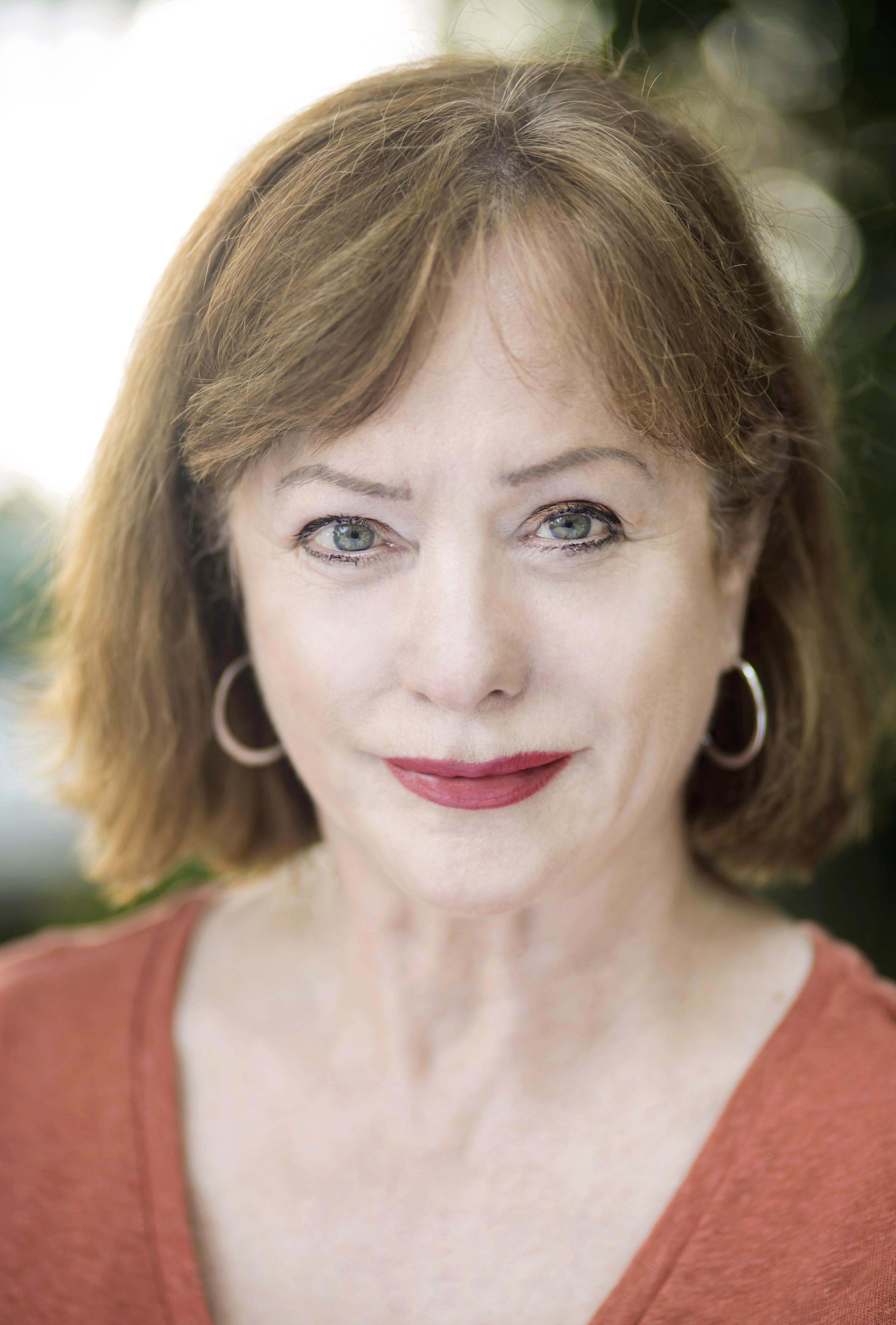 actor Lynne O'Sullivan large photo