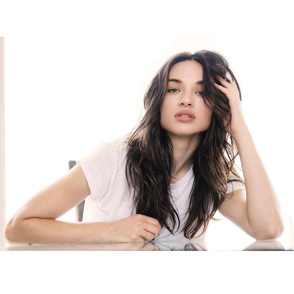 actor Crystal Reed large photo