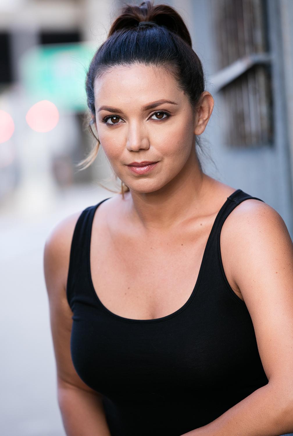 actor Diana Hernandez large photo