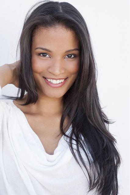 actor Grisselle Escotto large photo