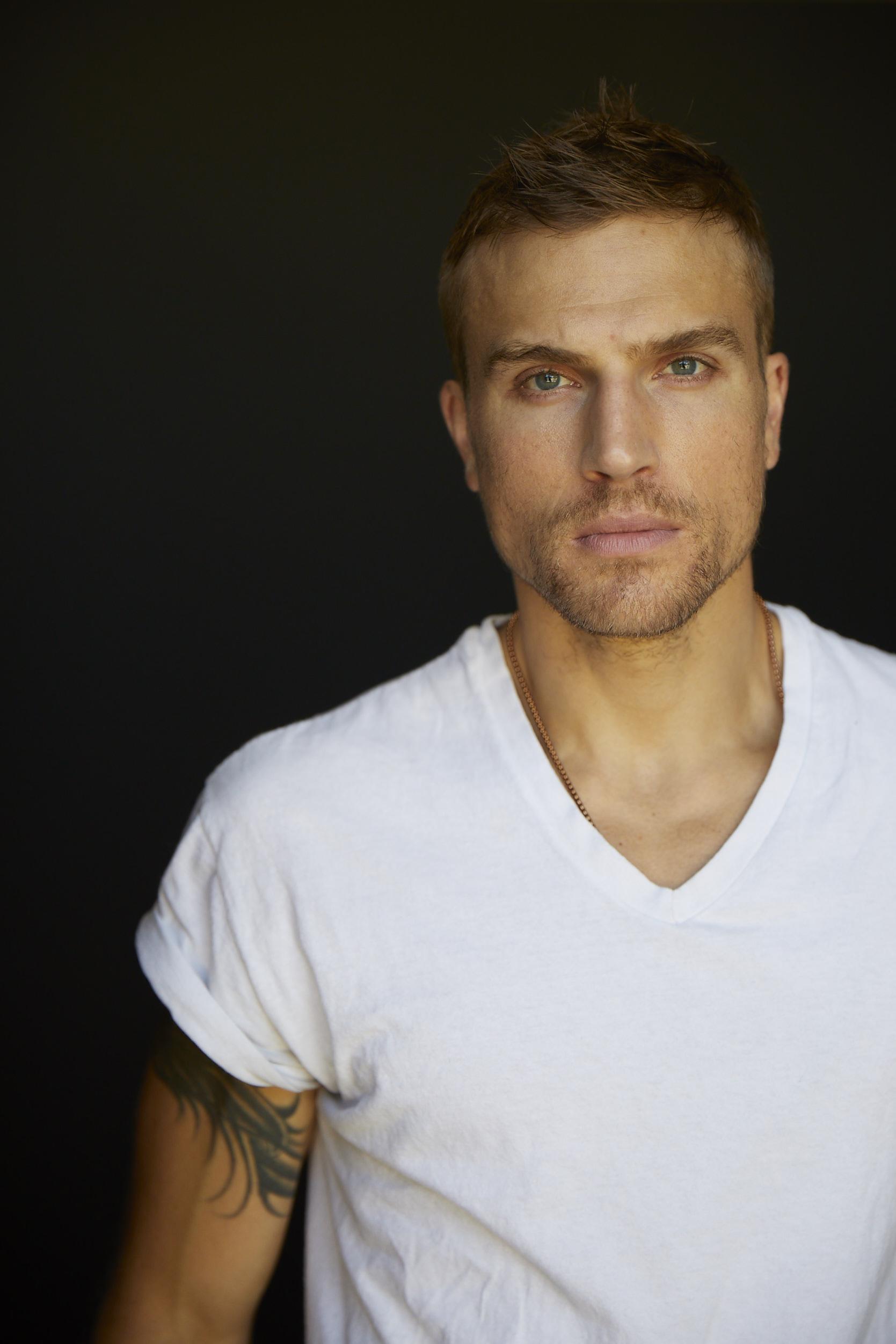 actor Luke Gulbranson large photo