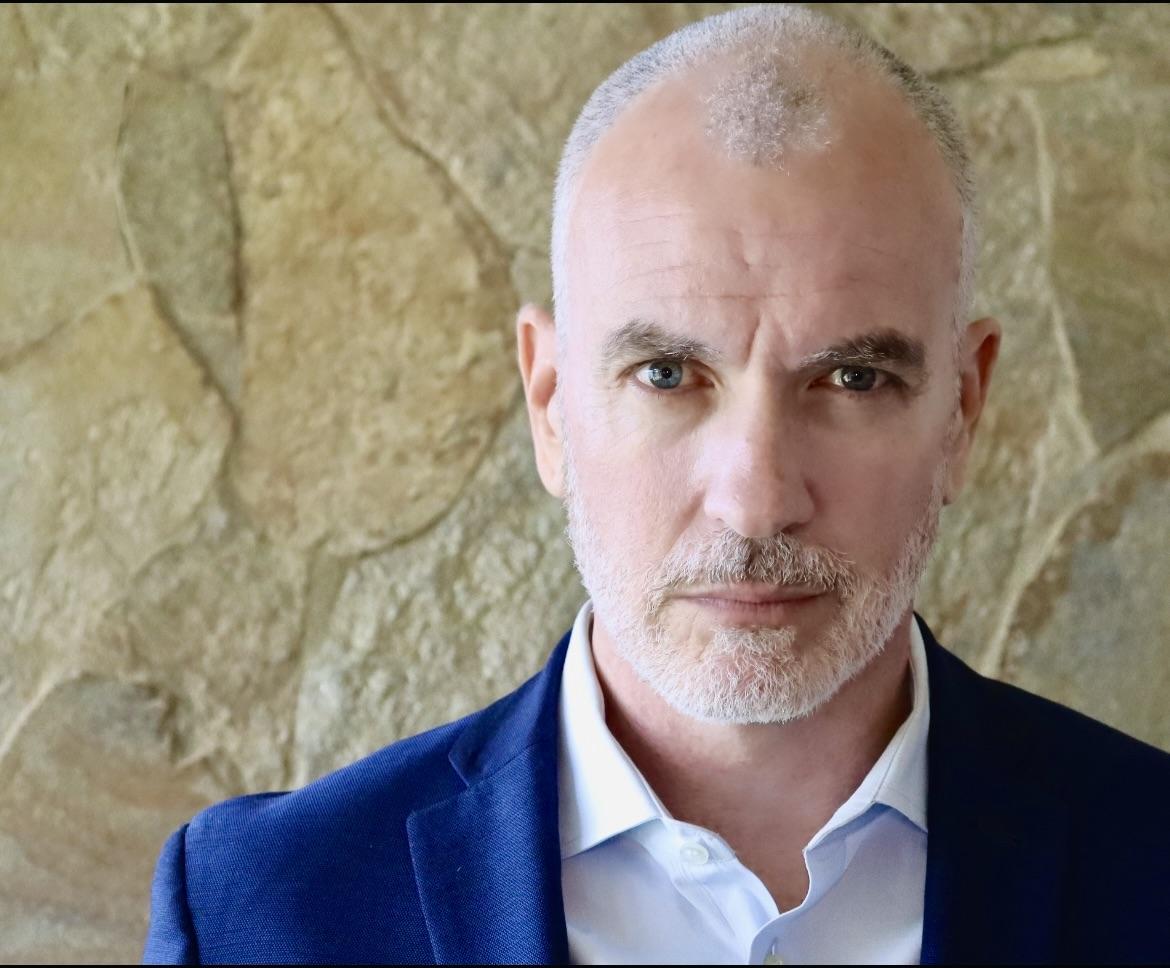 actor Neil Bennett large photo