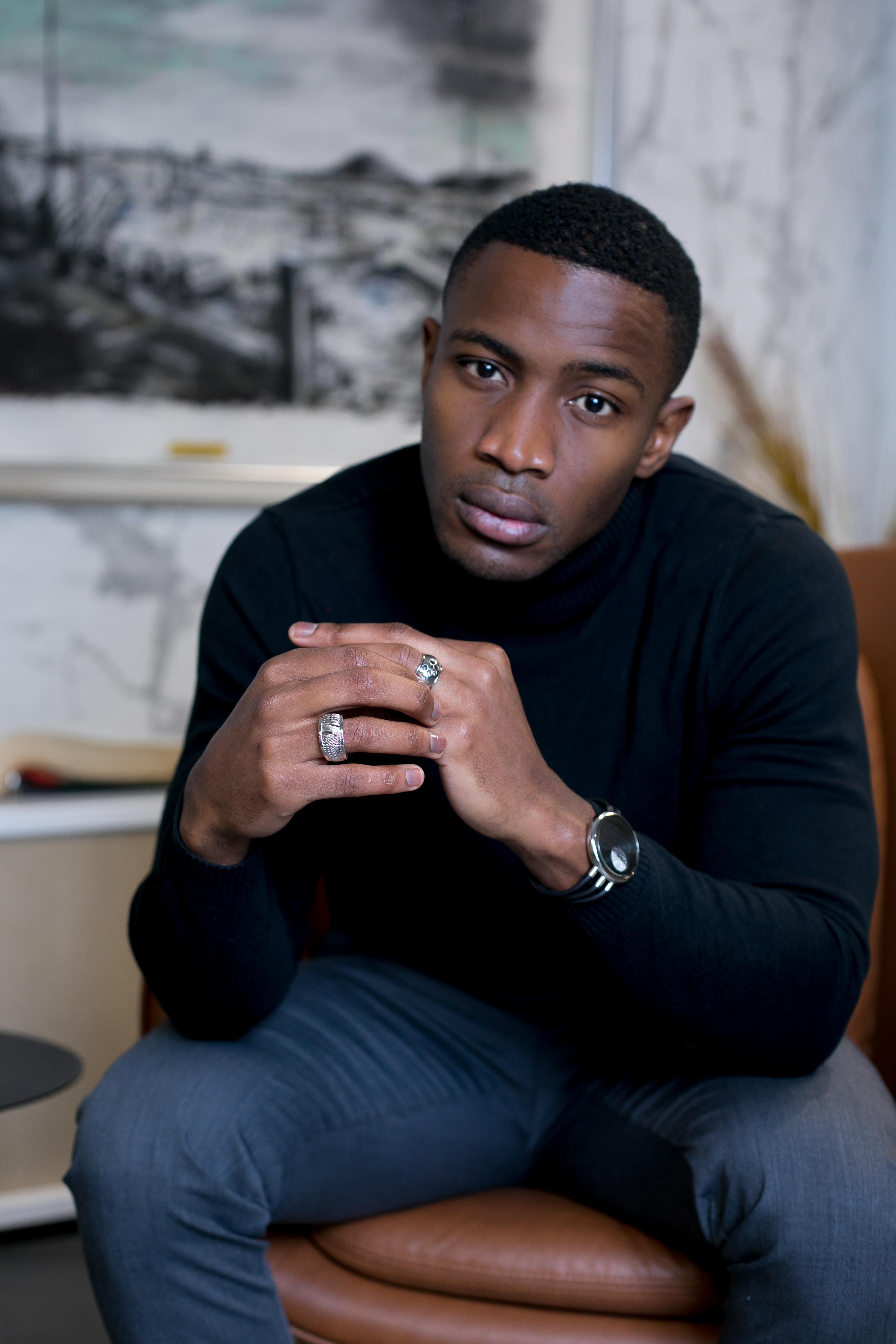 actor Lunga Shabalala large photo