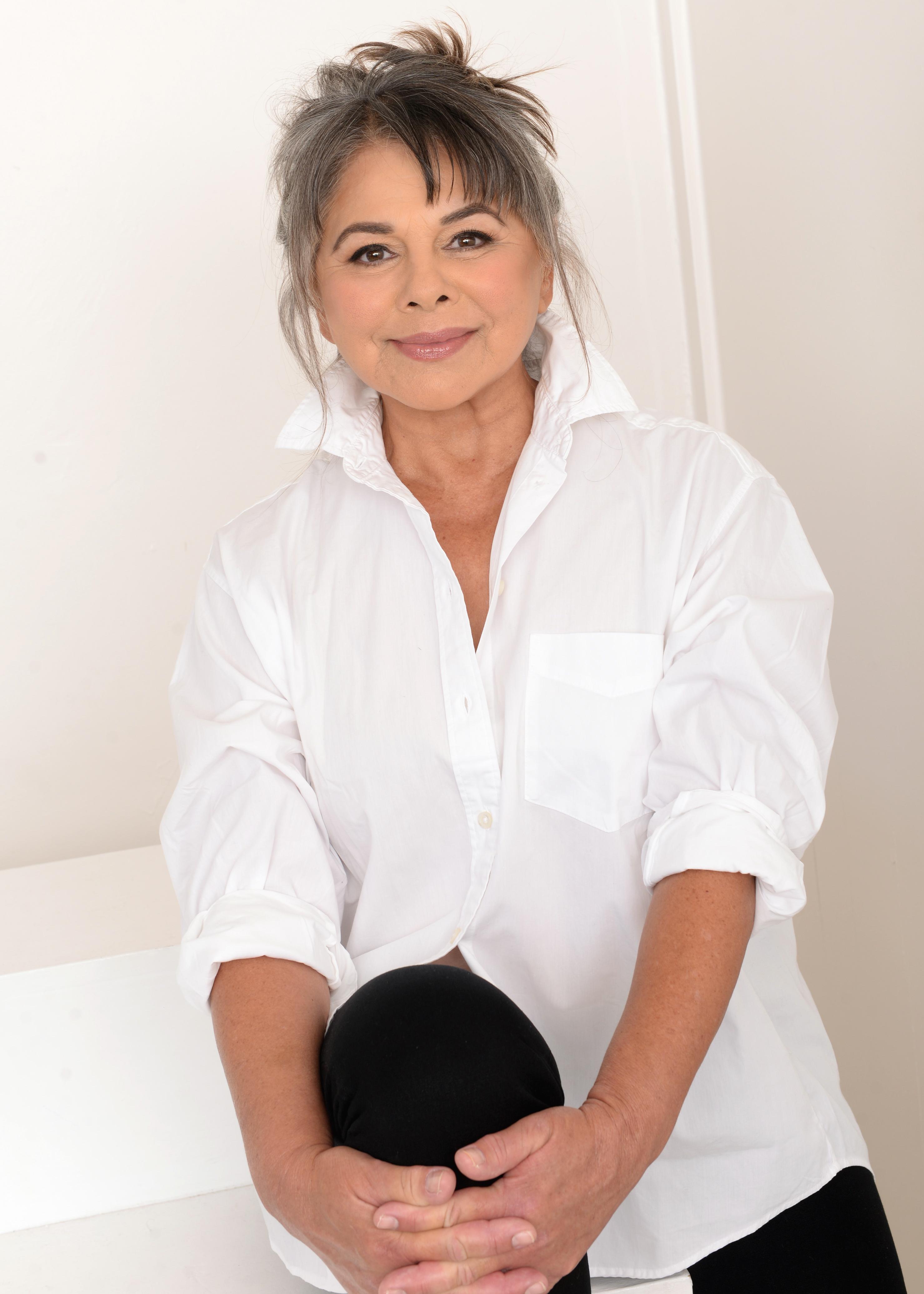 actor Gina Gallego large photo