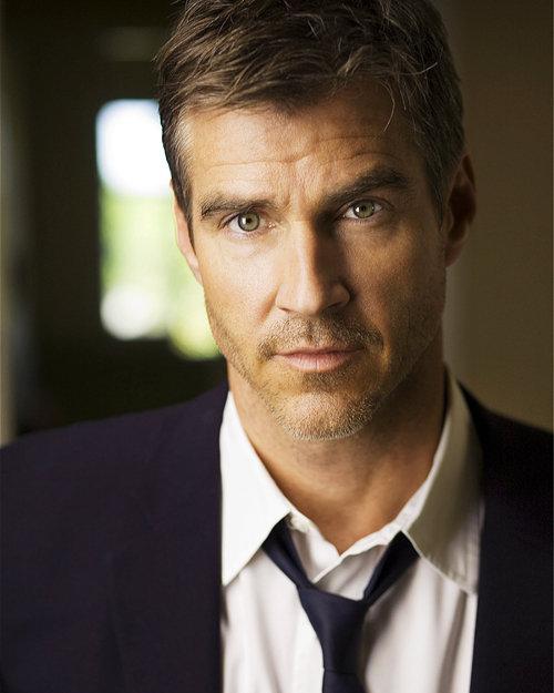 actor Robert Merrill large photo