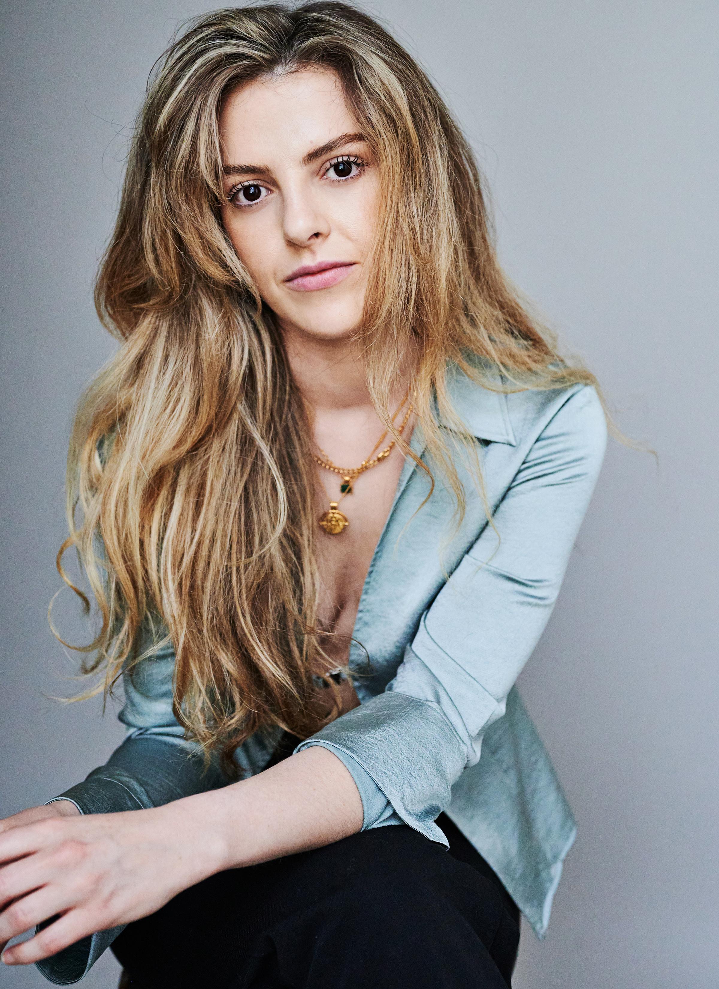 actor Aoife Kelly large photo