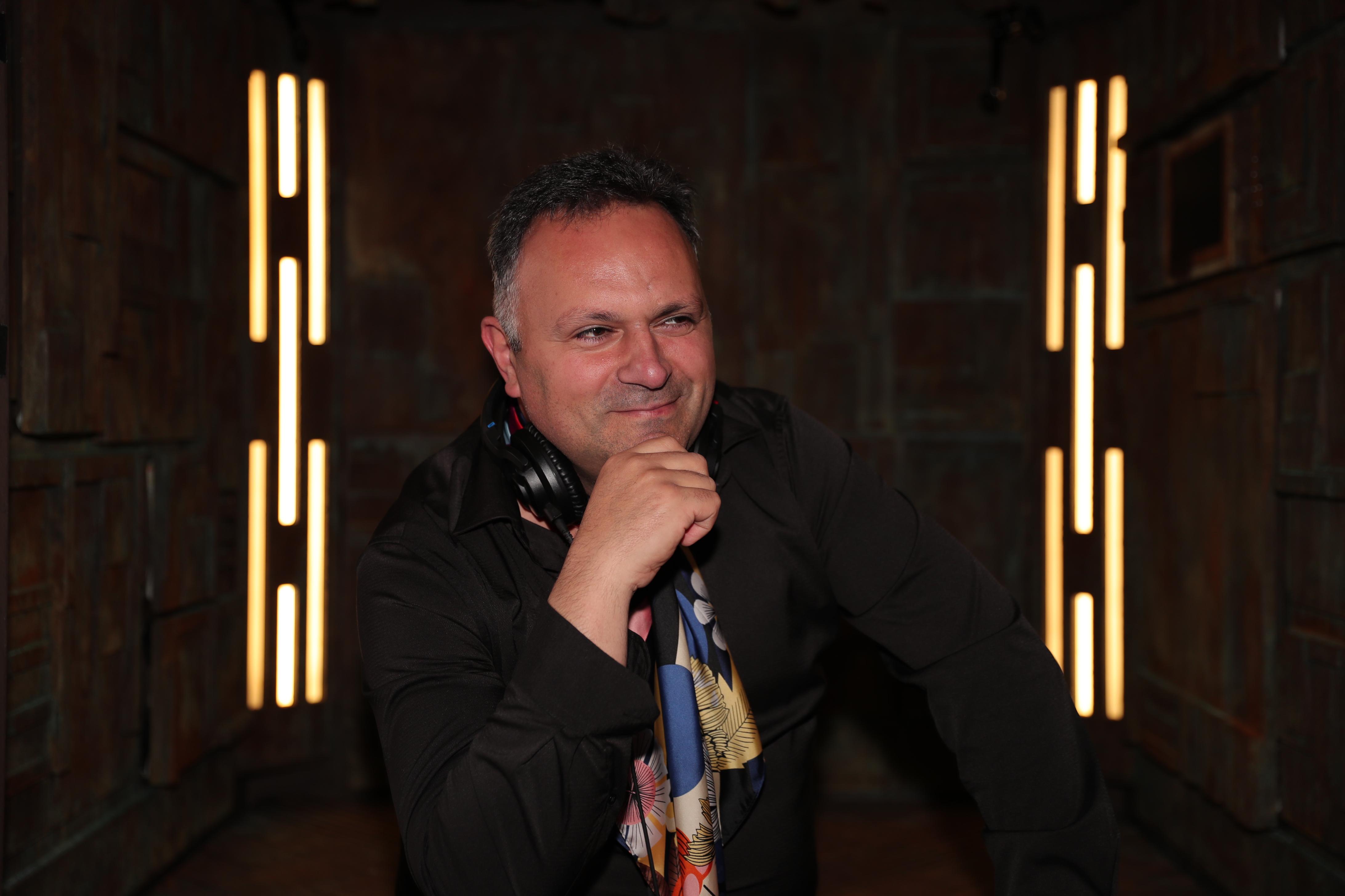 actor Kevin Khachan large photo