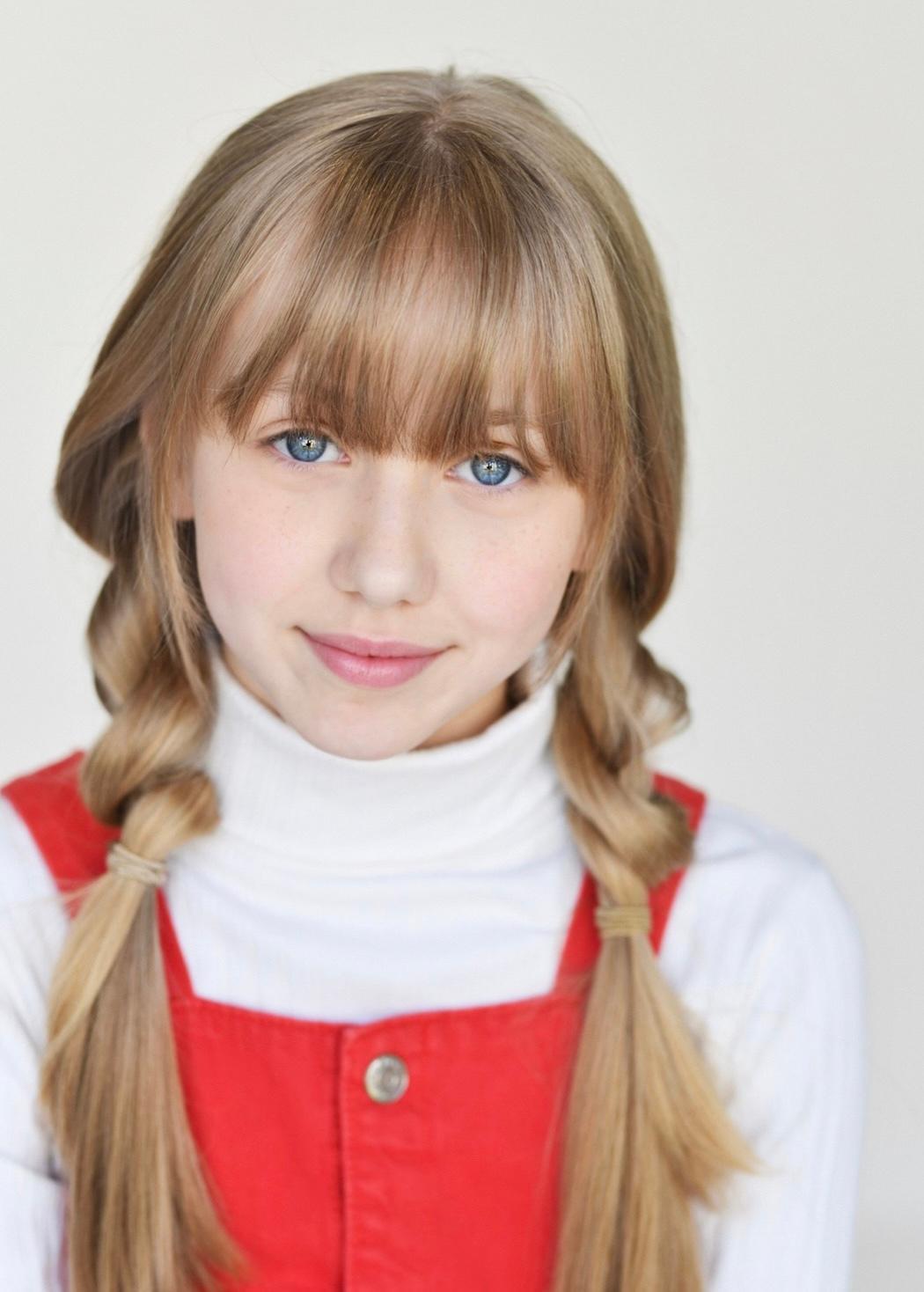 actor Grace Nettle large photo