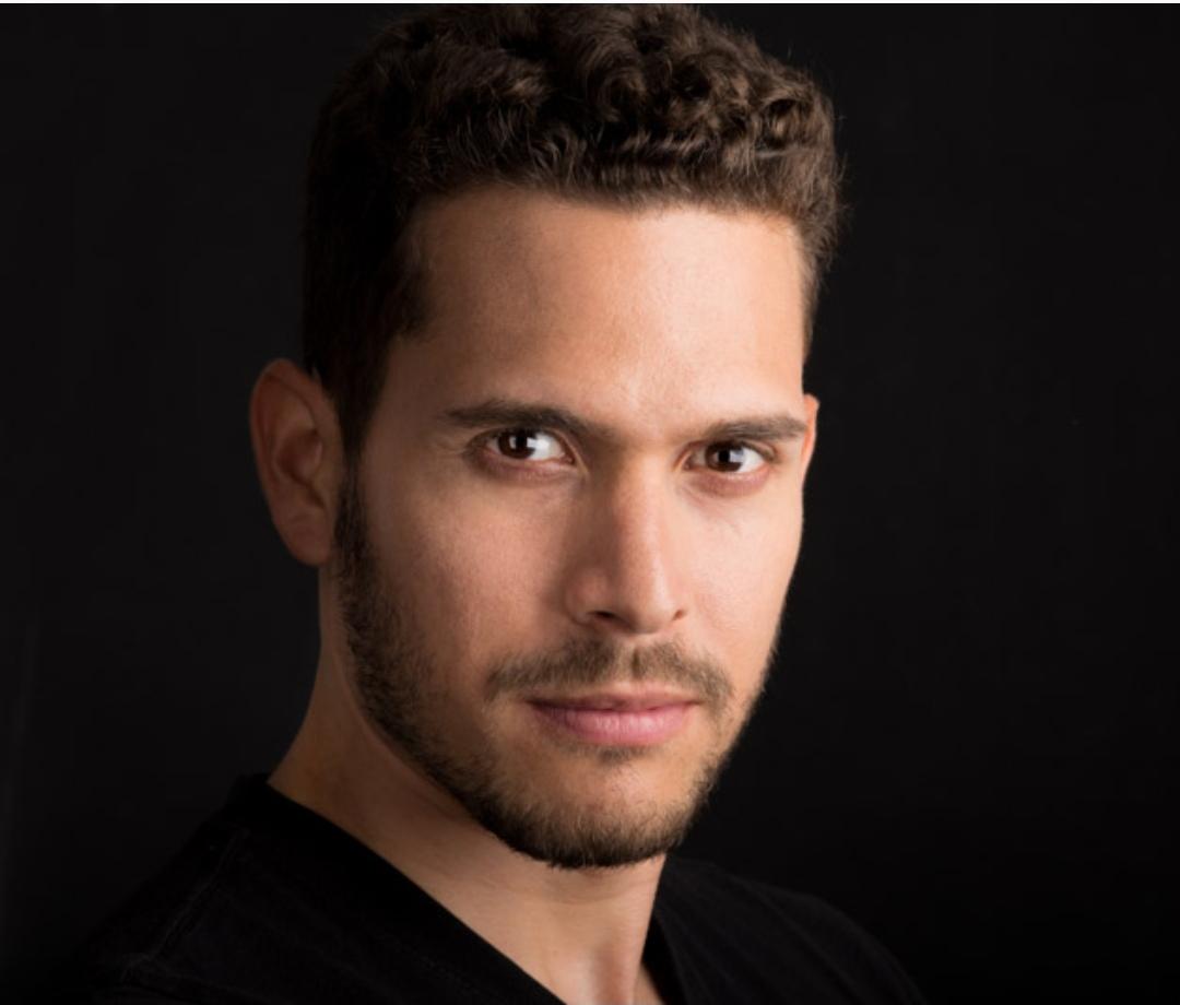 actor Pedro Flores large photo