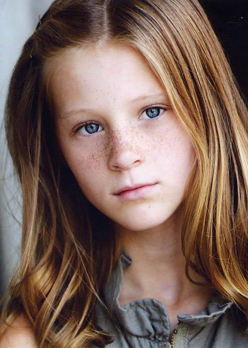 actor Charlotte Labadie large photo