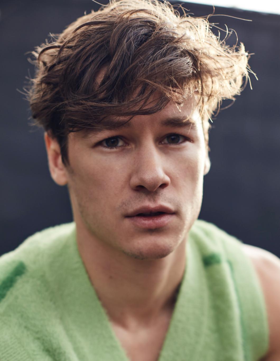 actor Kyle Allen large photo