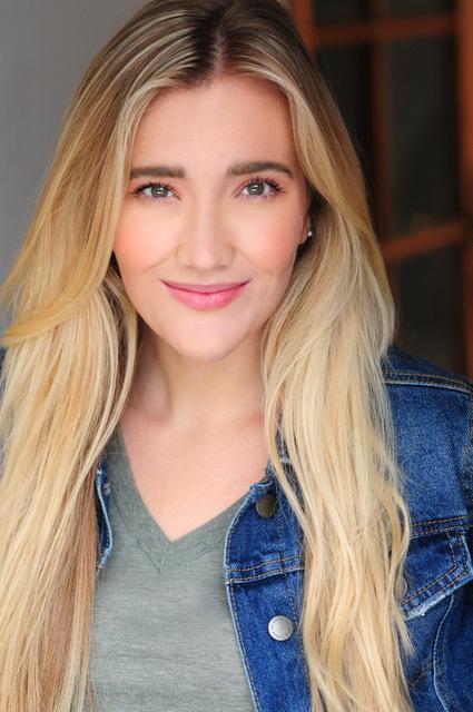 actor Chloé Caroline large photo