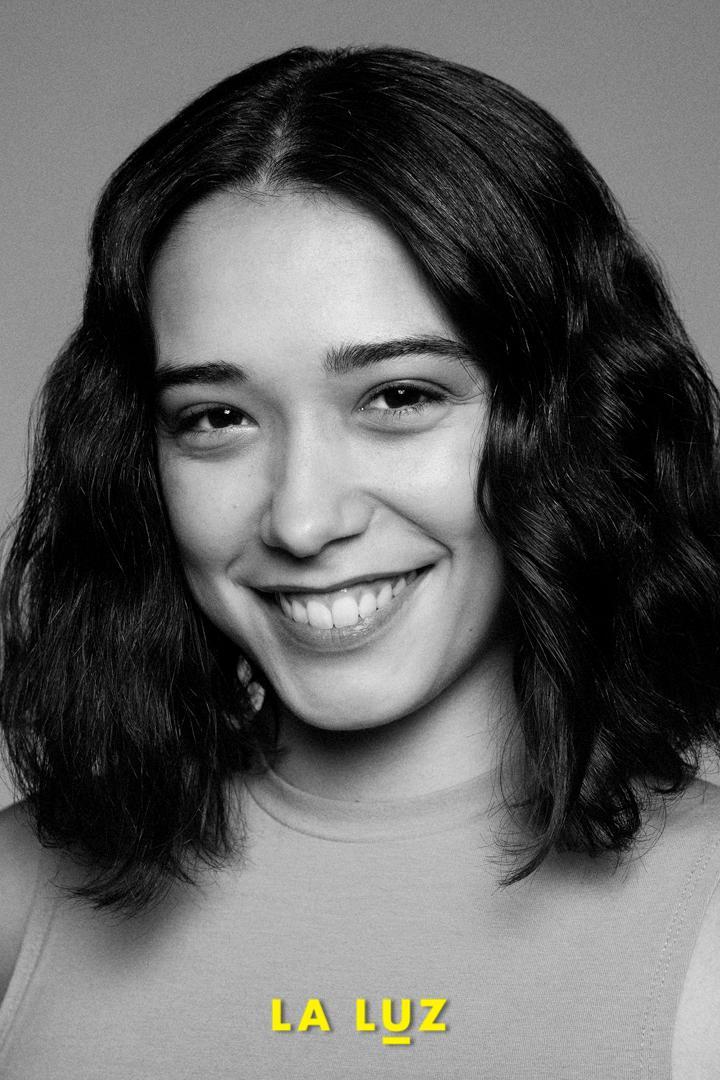 actor Sara Becker large photo